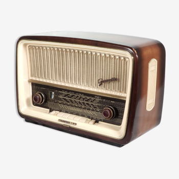 Vintage Bluetooth radio: Telefunken Gavotte 8 from 1957