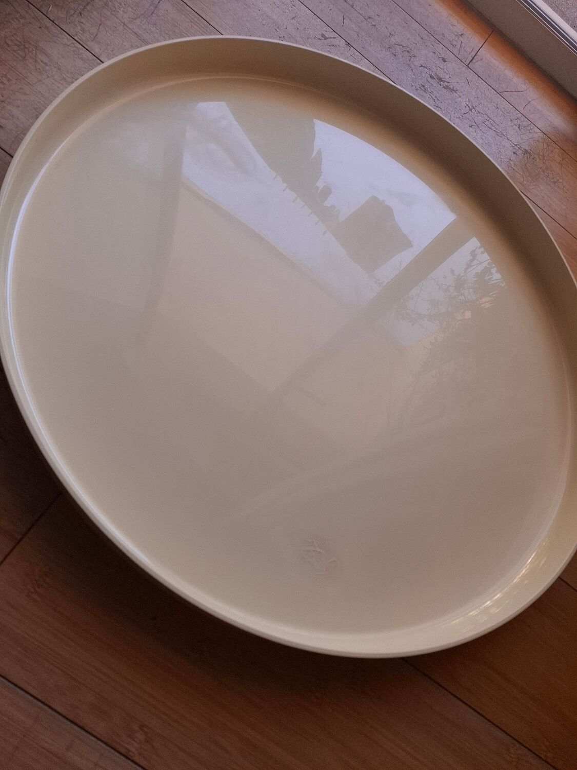 Vintage 70's Guzzini table top (56 cm)