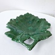 Plate and its 6 vintage bowls from Vallauris, green ceramic in the shape of a leaf.