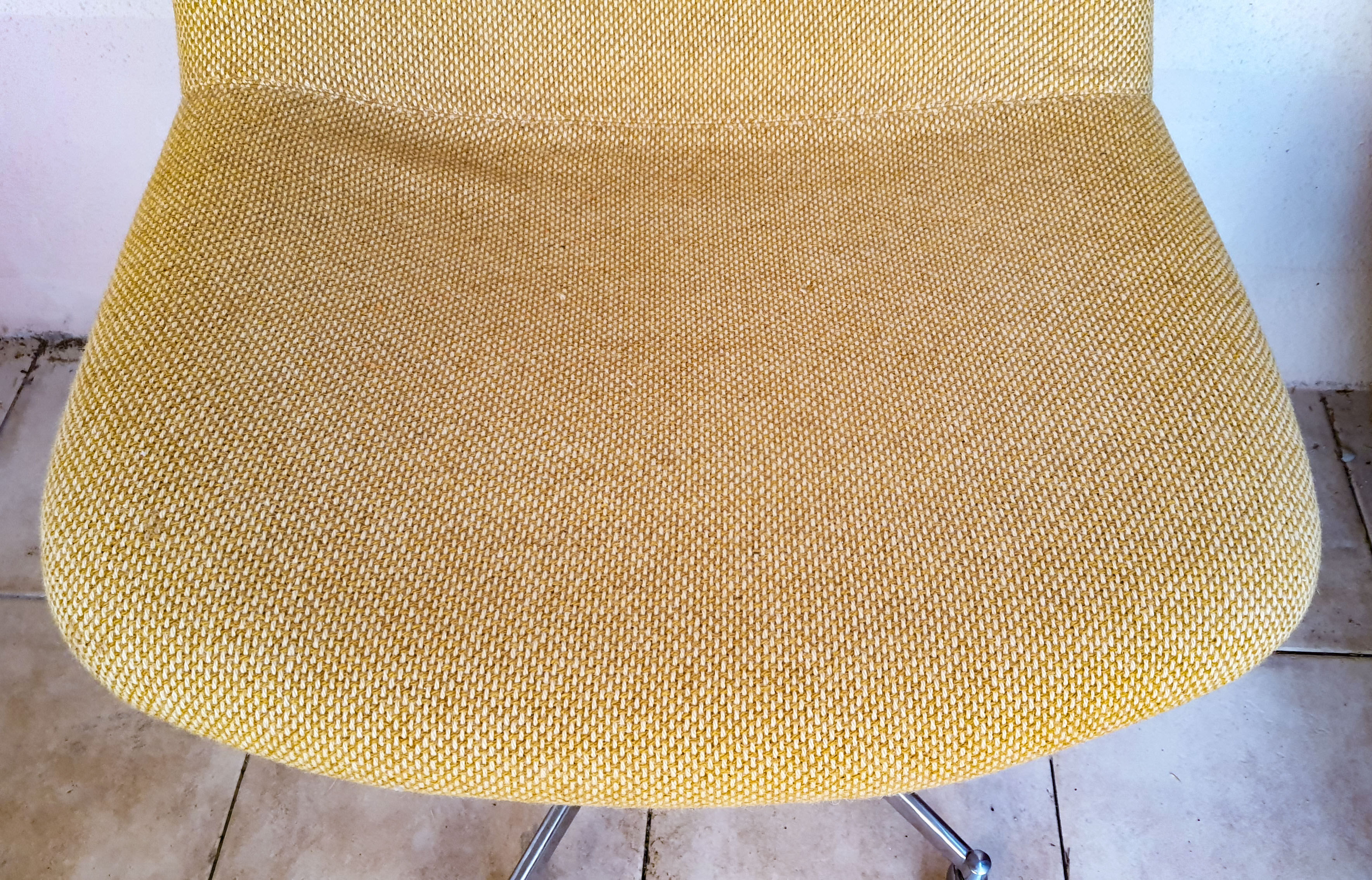 Vintage swivel office chair 1970