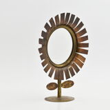 Vintage daisy pose mirror