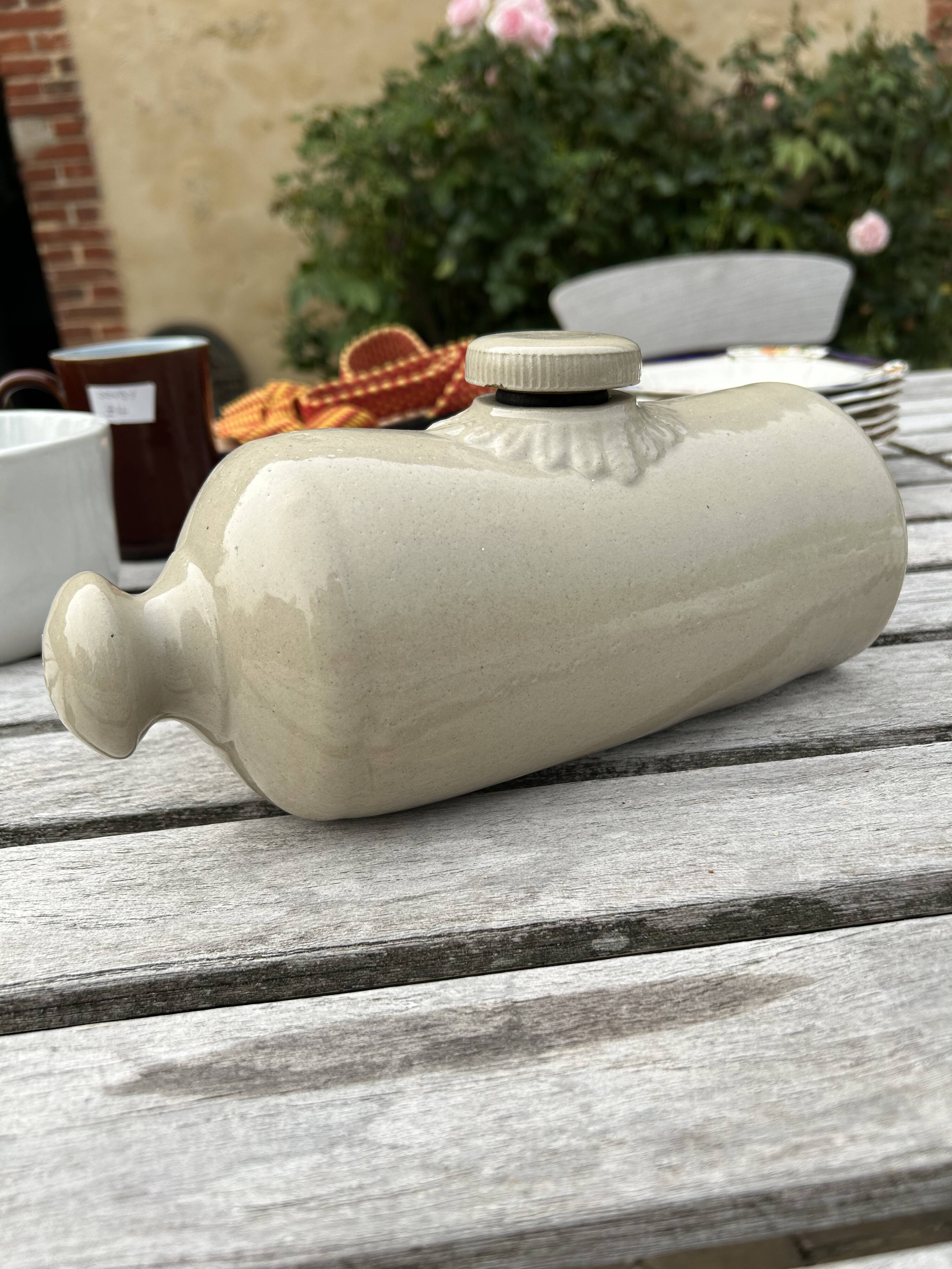 Enamelled terracotta hot water bottle