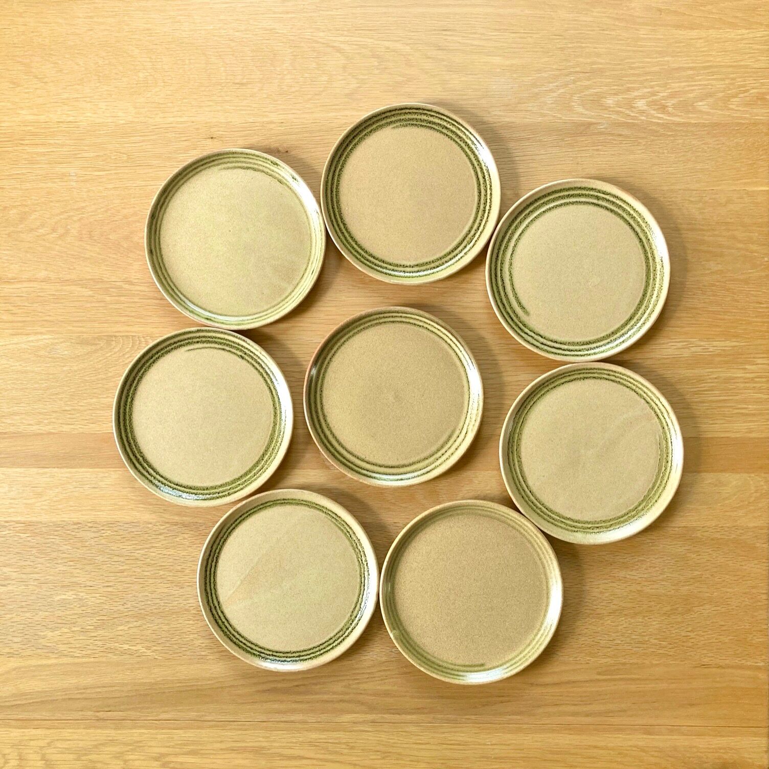 8 stoneware dessert plates