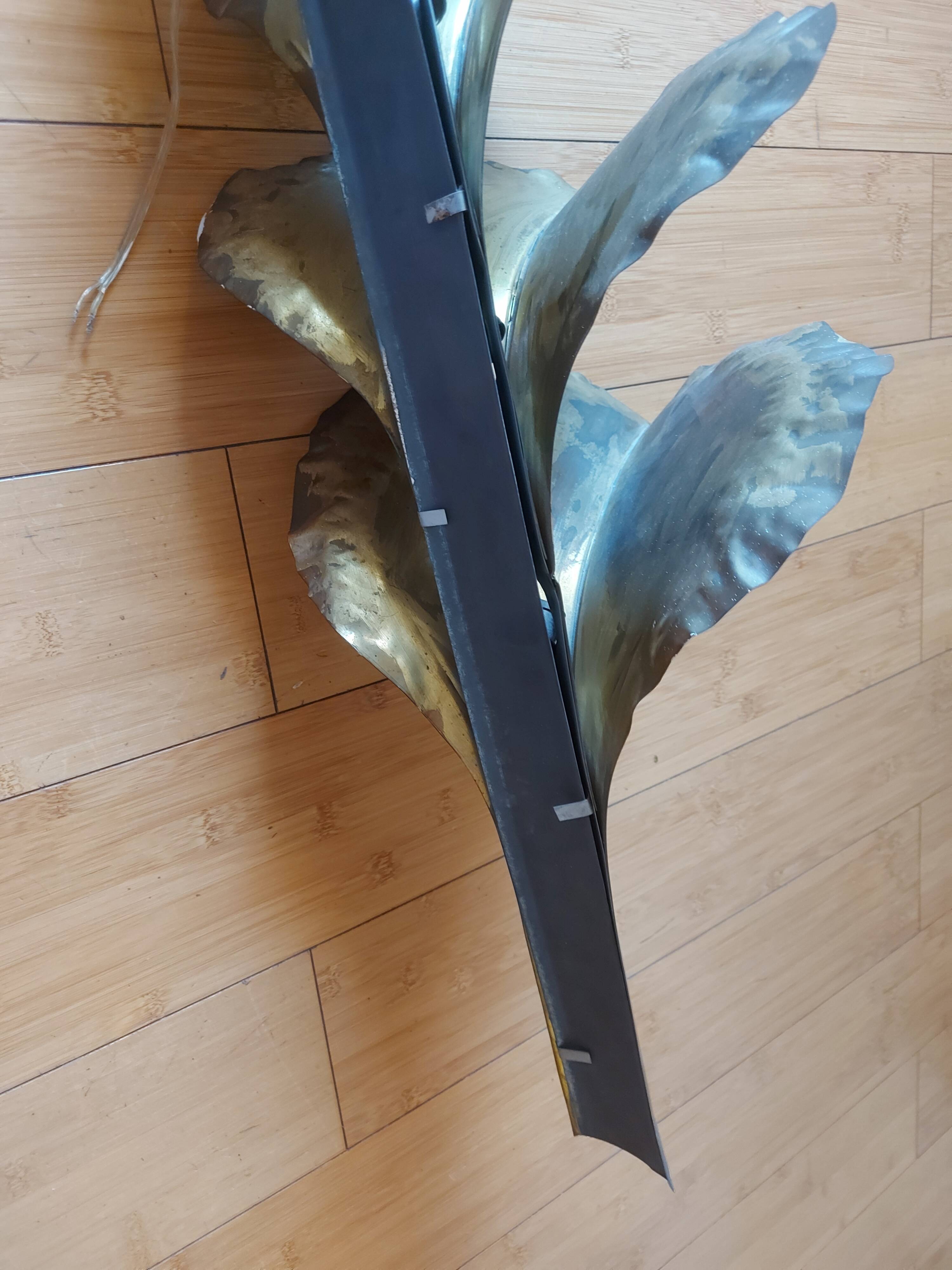 Wall lamp design in gilded metal, leaf décor