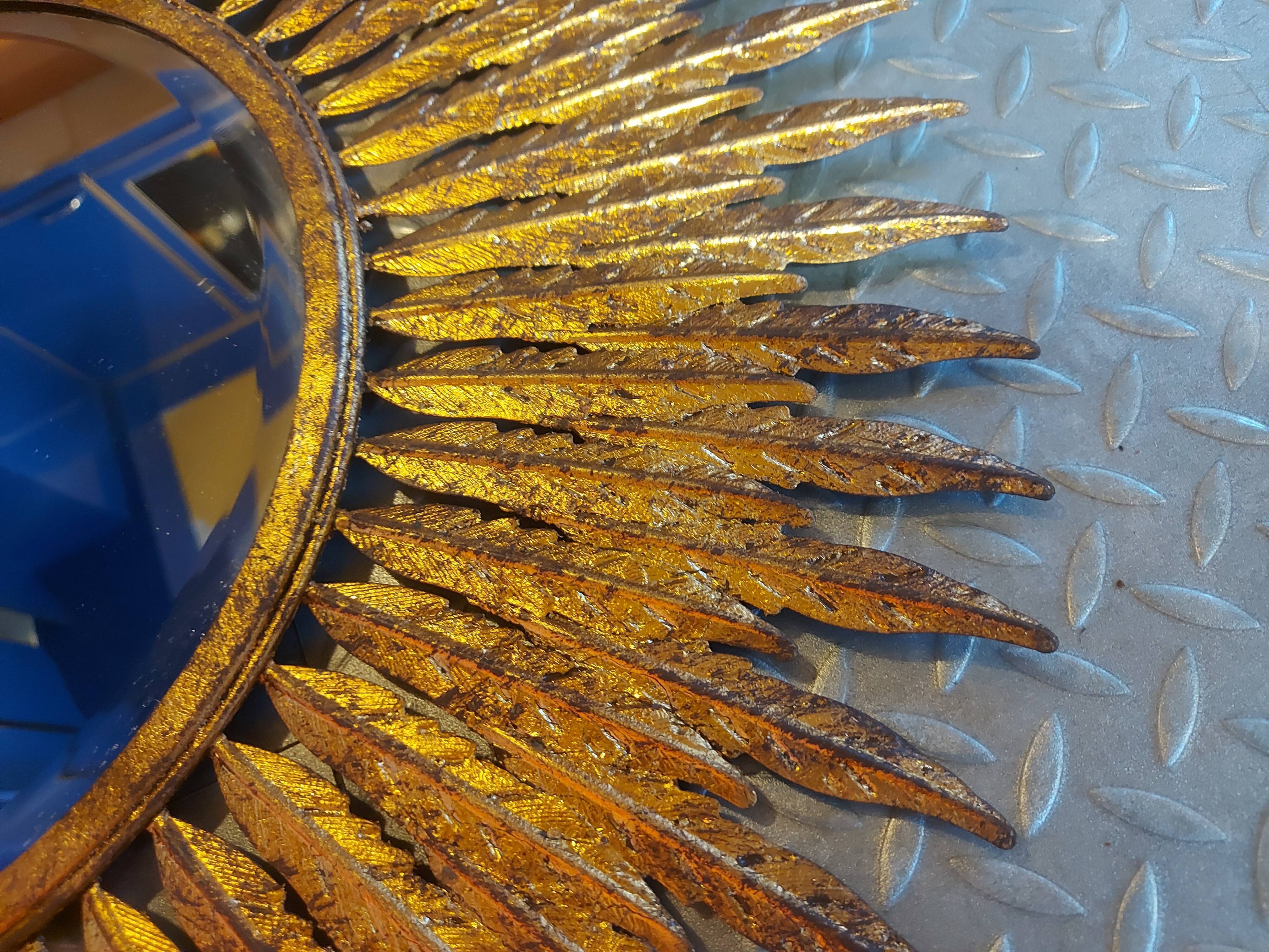 Miroir soleil en métal doré 62cm