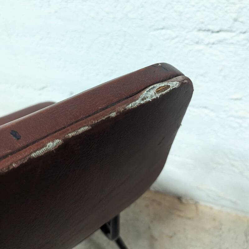 Vintage chair André Simard for Airborne