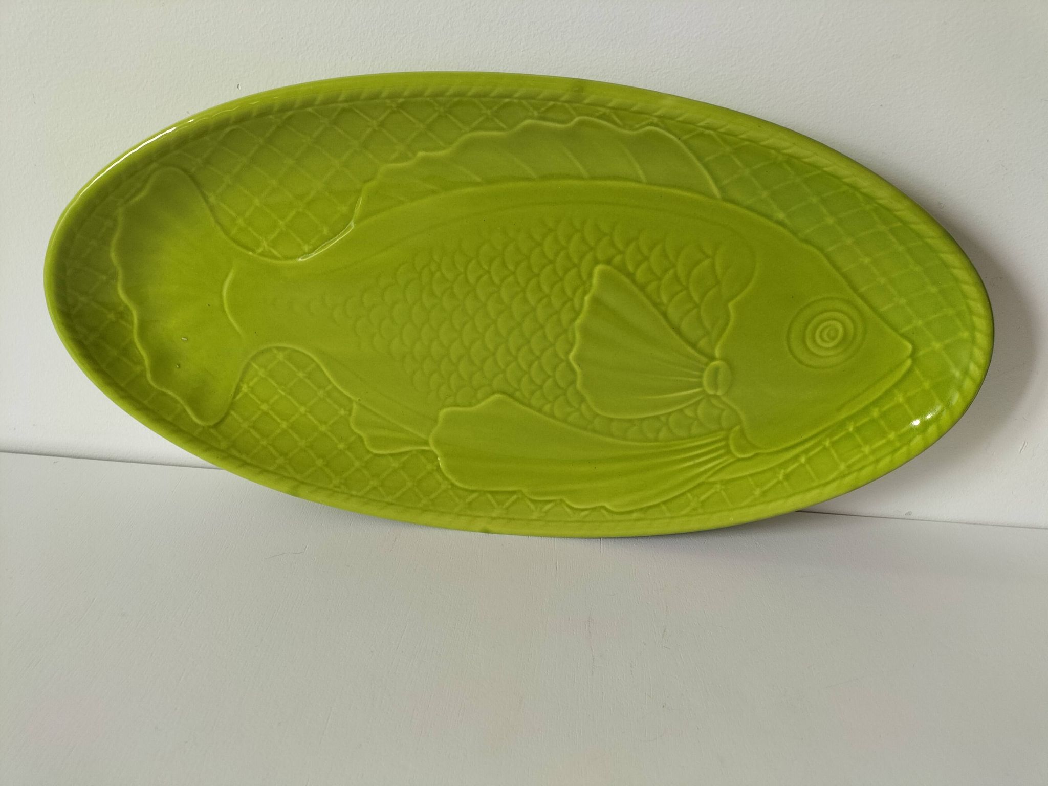 Plat à poisson Gien vert vintage en relief