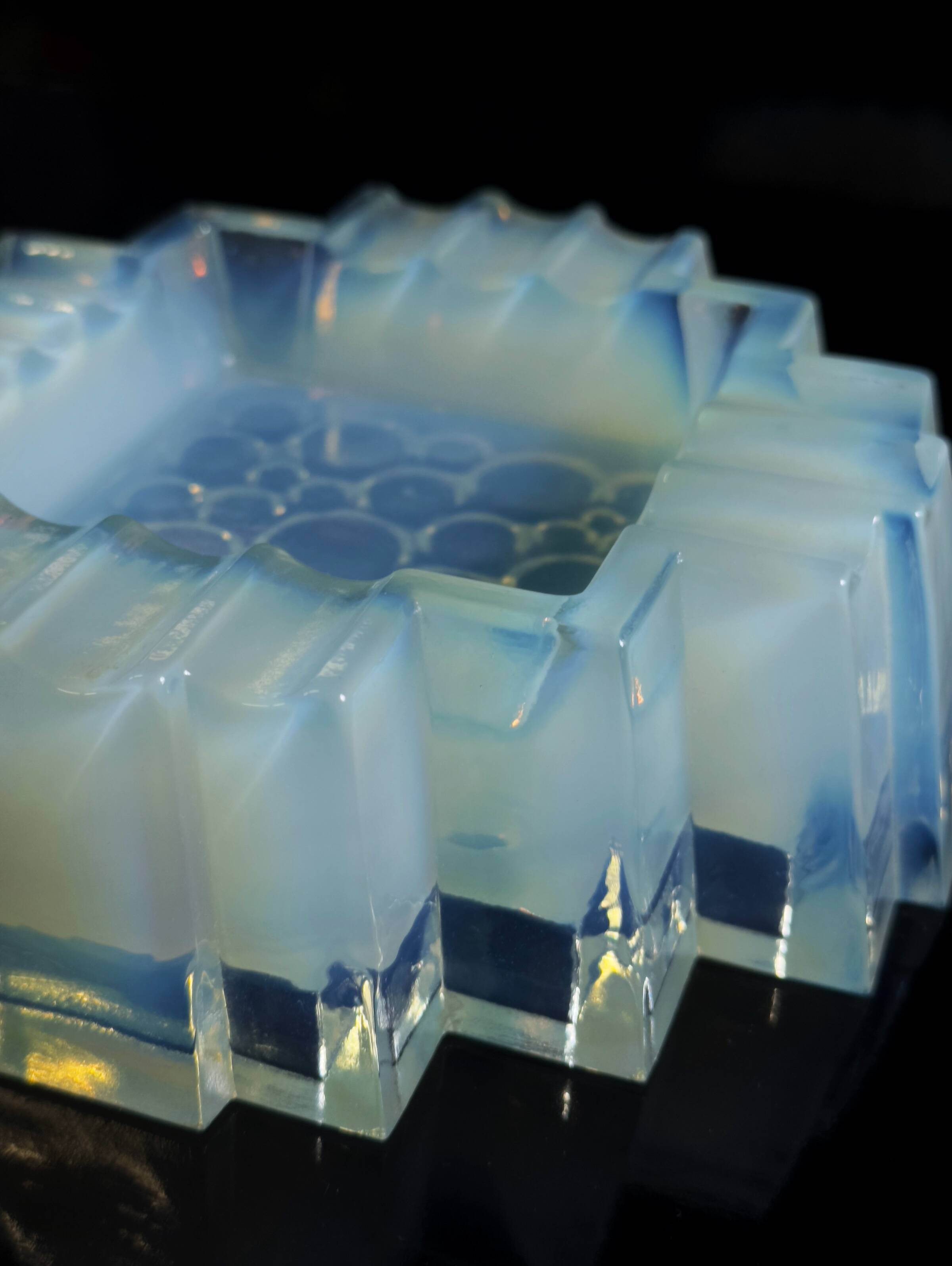 Sabino Paris opalescent Ashtray / Vide Poches - 1930s