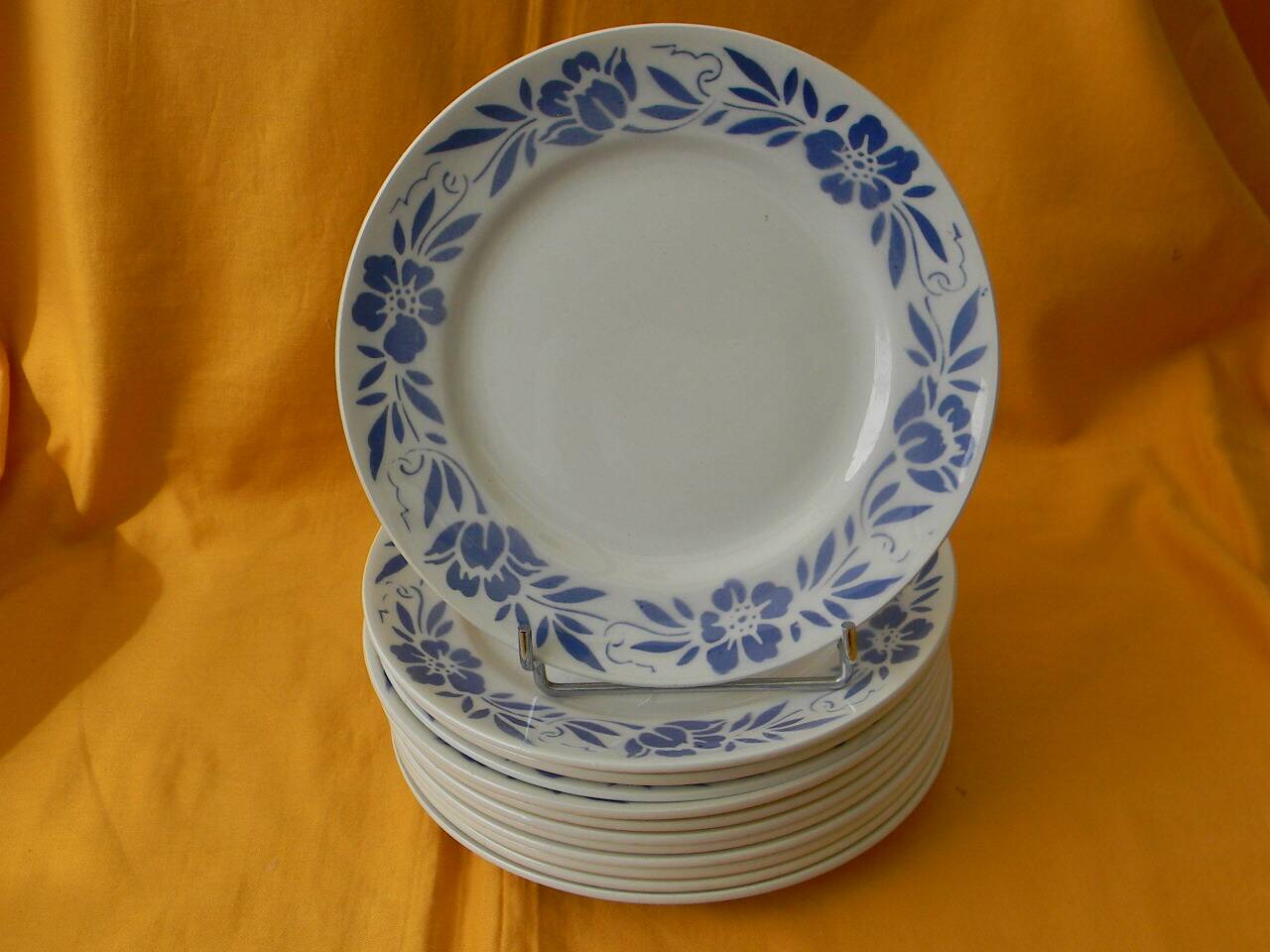 Set of 12 earthenware dessert plates from ORCHIES.