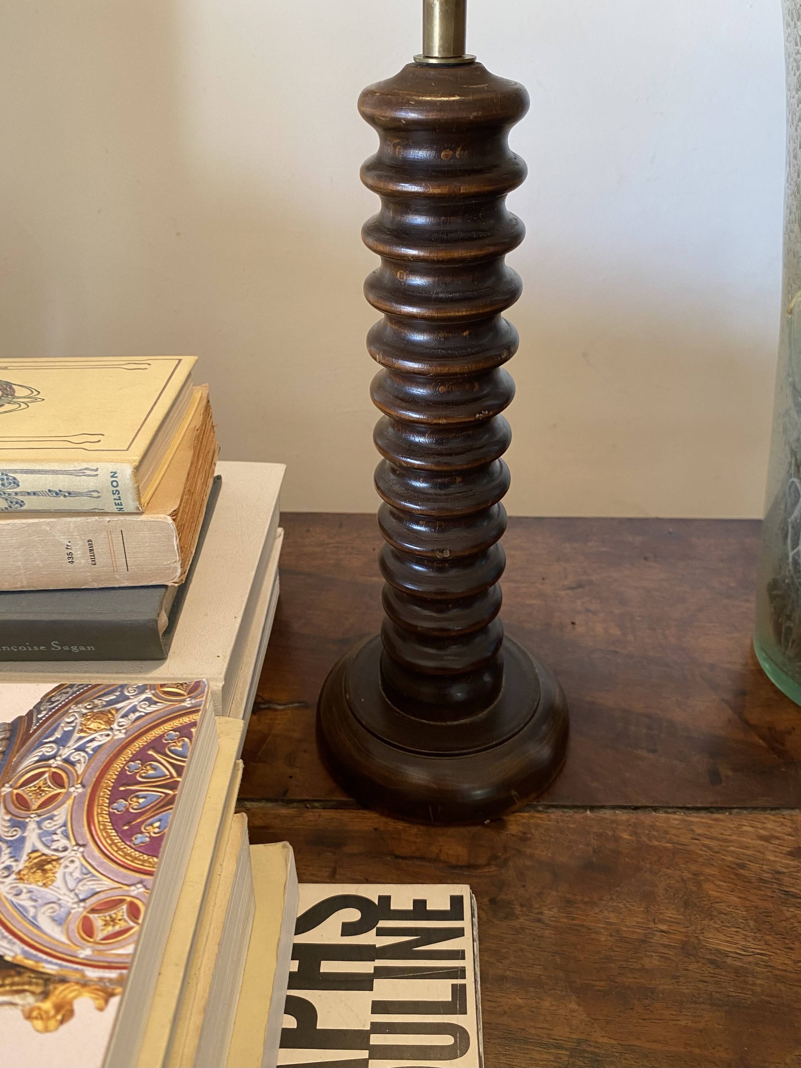 Sculpted wooden lamp, 2 m fabric cable, cotton shade.