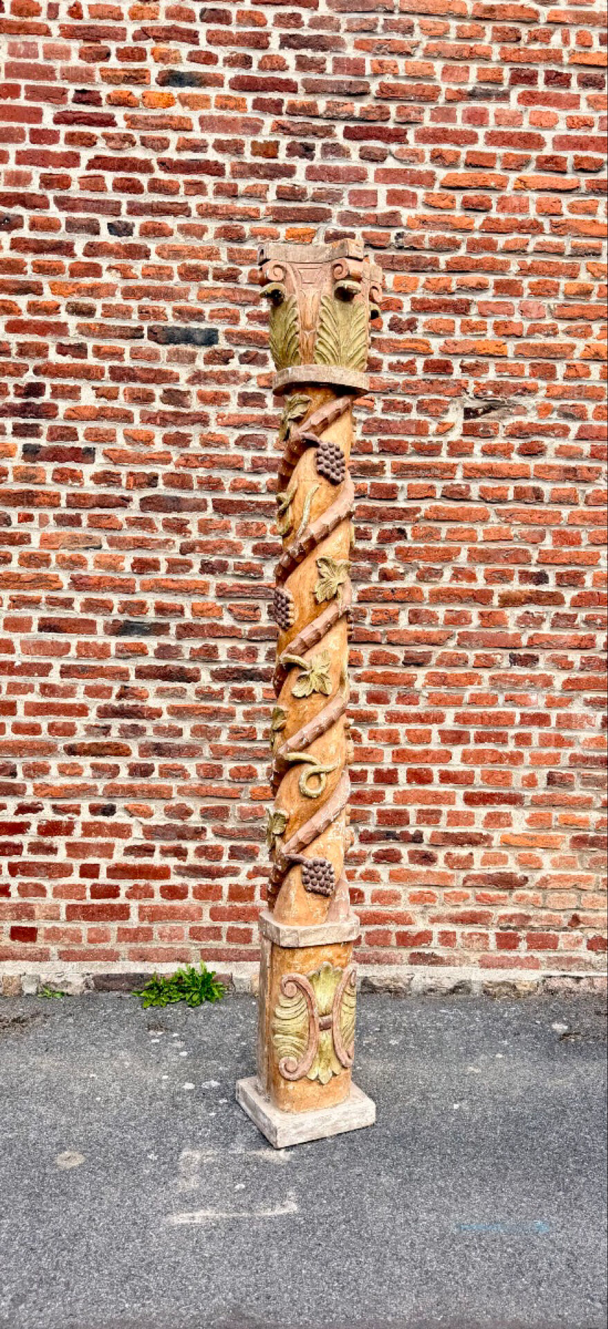 Twisted column in carved polychrome wood, 19th century.