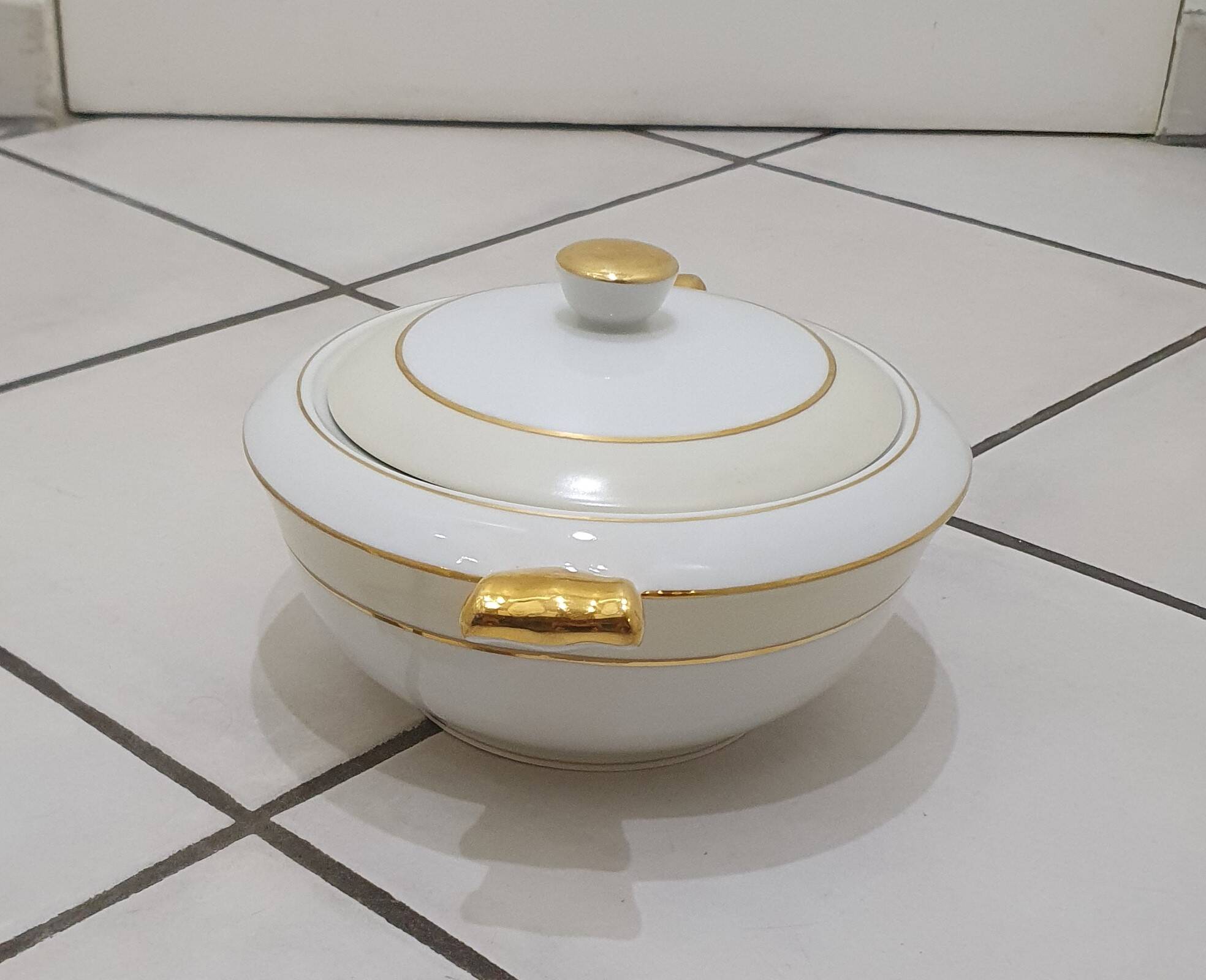 White and yellow porcelain dinner service with gold edging, Poral Limoges France