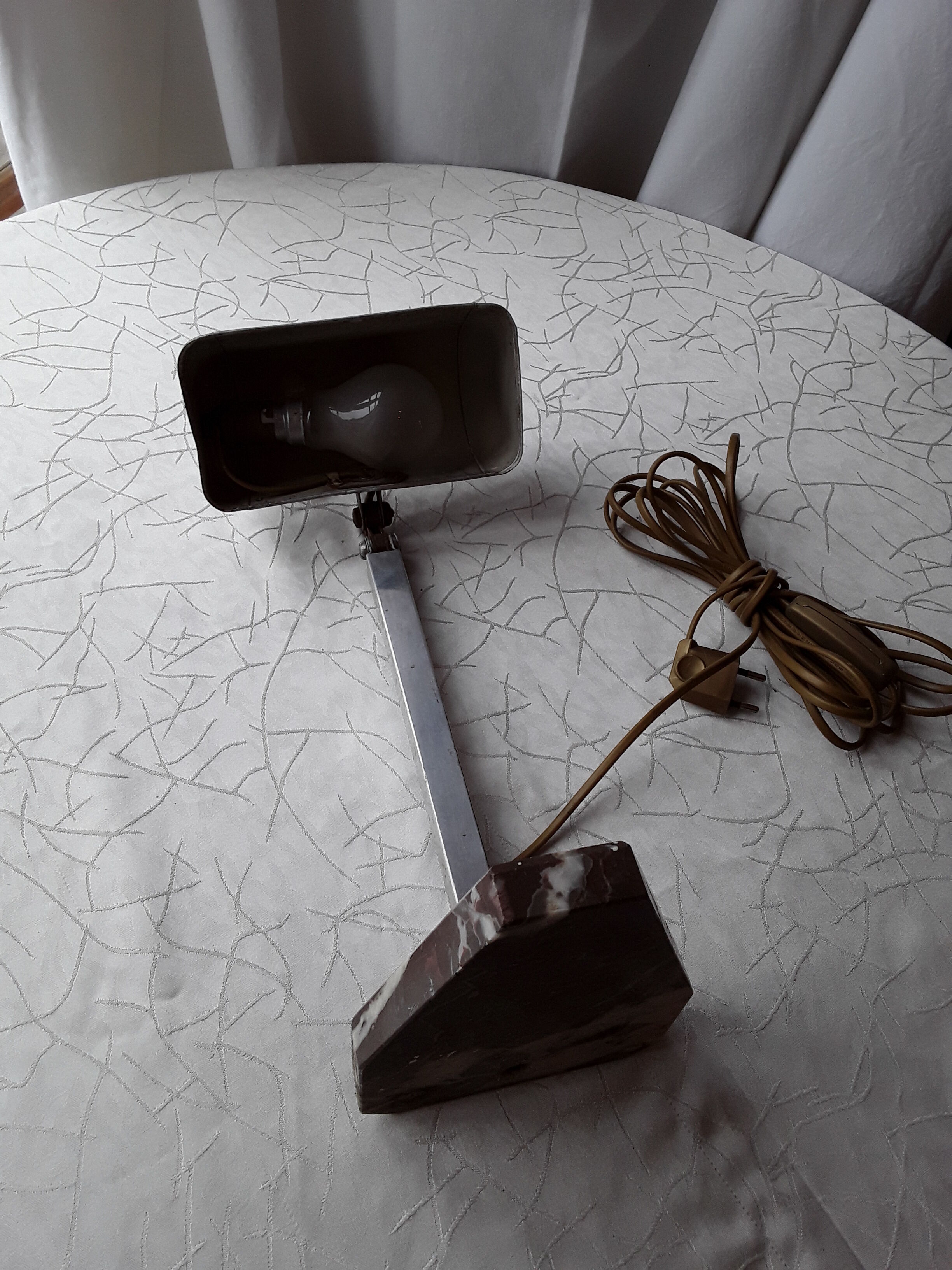 Desk lamp, Art Deco style, in chromed metal and marble foot