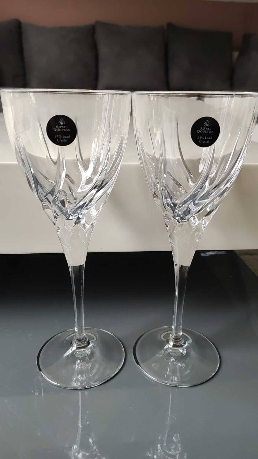 Set of 4 large red wine glasses/Royal Doulton Elegance. Made from high quality lead crystal. High 21 cm. New with box