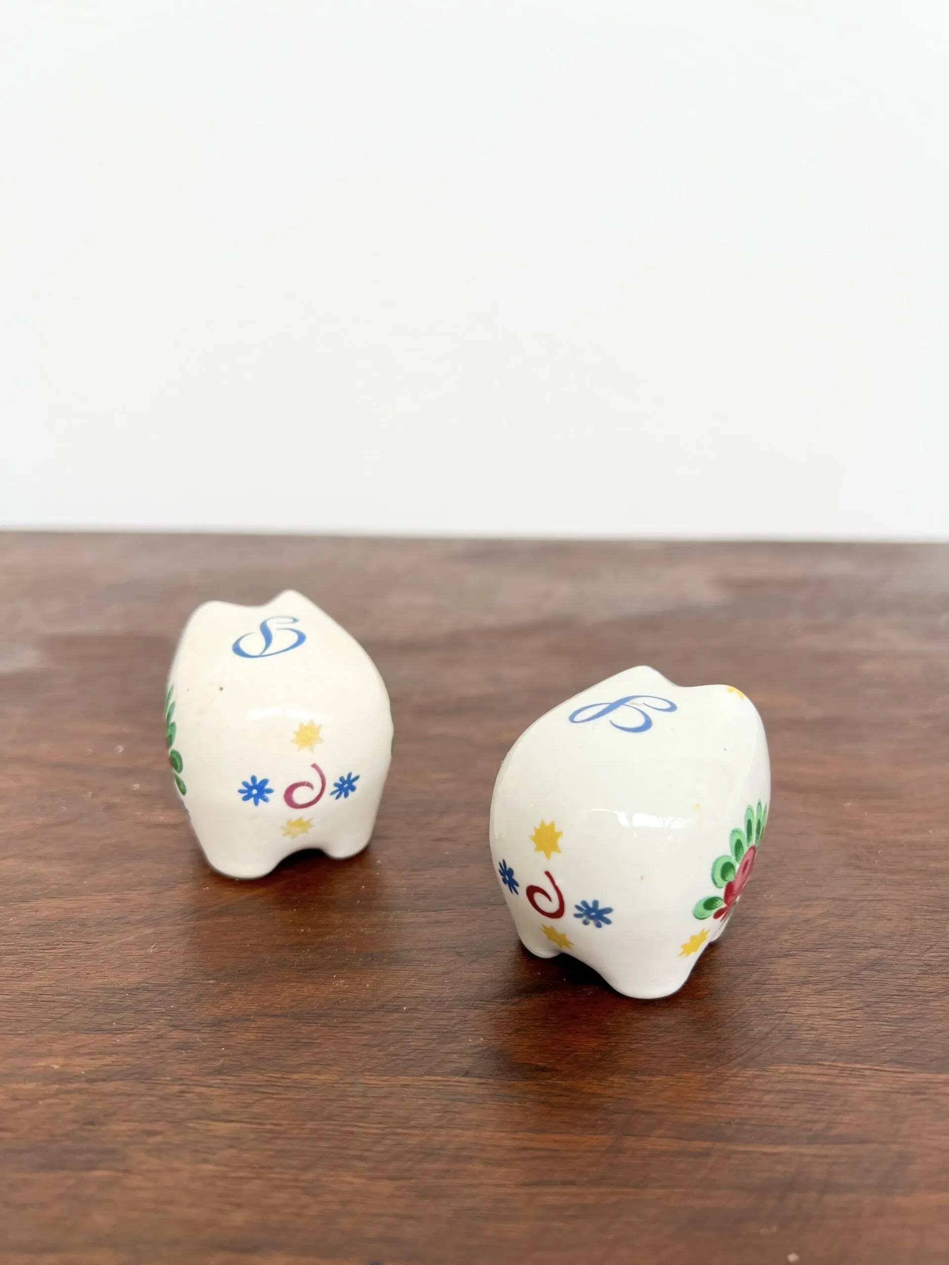 Ceramic pig salt and pepper shaker set