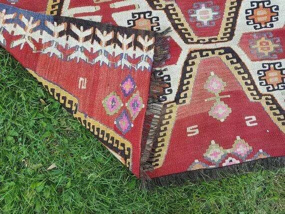 Vintage Turkish kilim, handwoven, 140x191 cm.