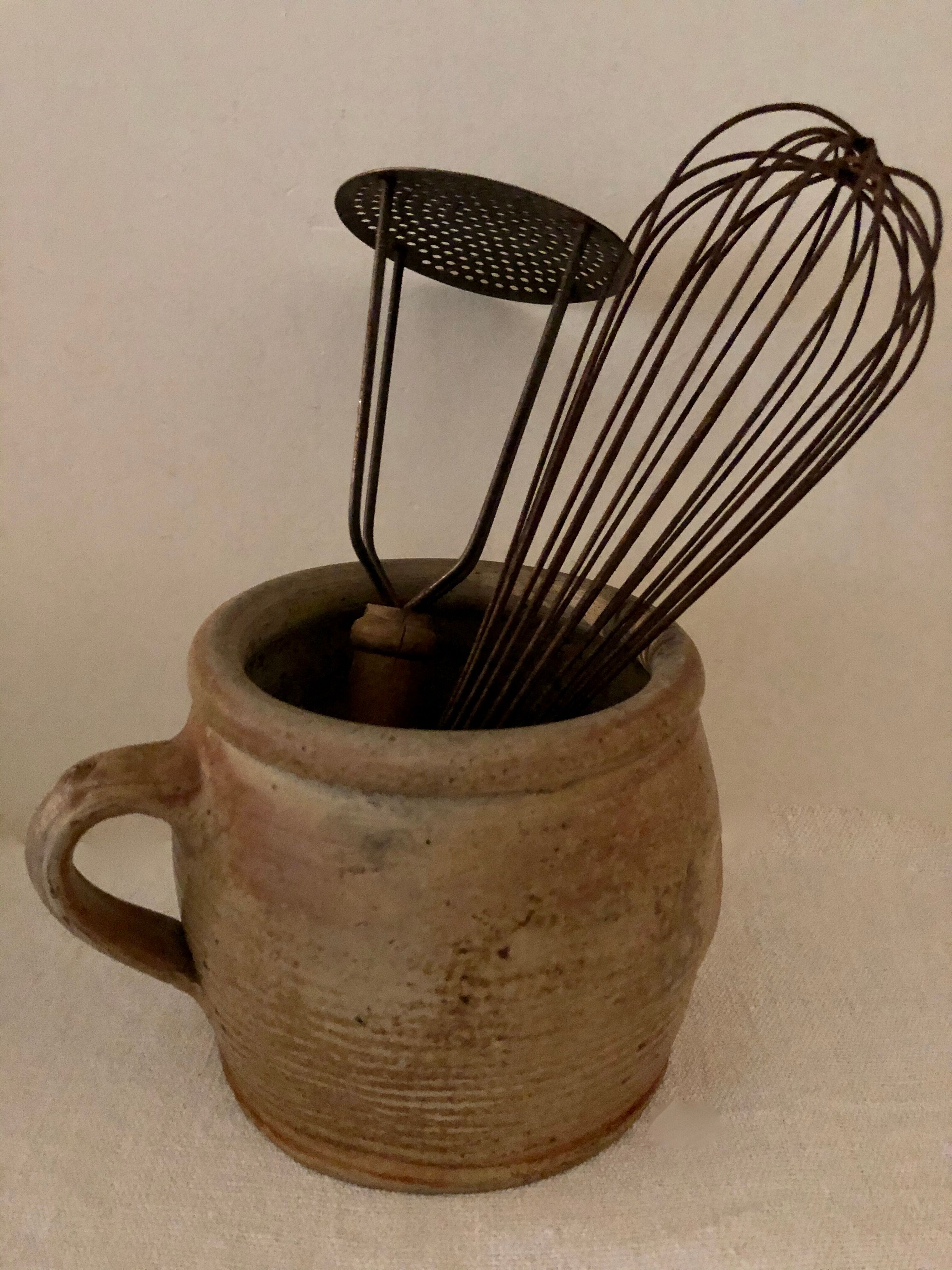 Pot en grès vernissé porte-ustensiles en cuisine
