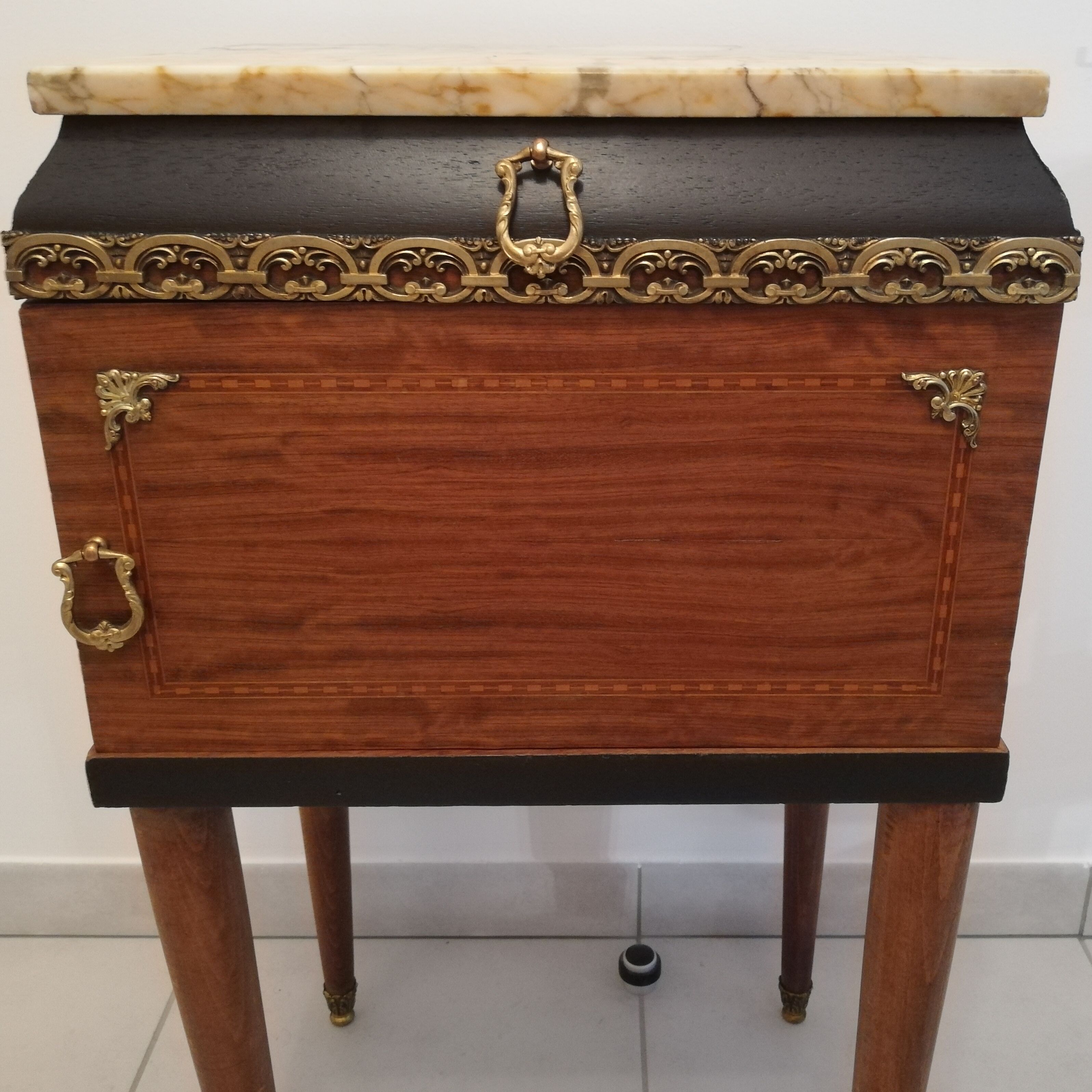 Table de chevet dessus marbre