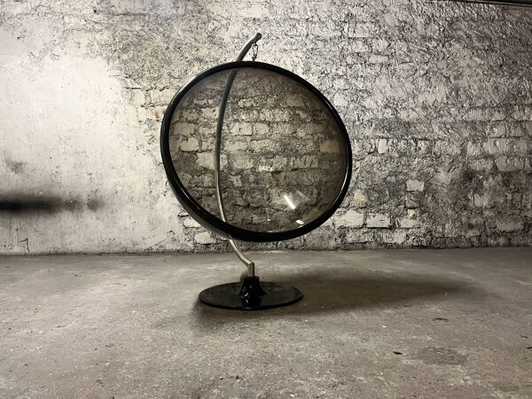 Fauteuil oeuf suspendu en plexiglas fumé, design 1970