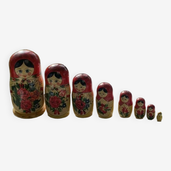 Set of 8 wooden matriochka dolls, hand painted, folkloric and vintage