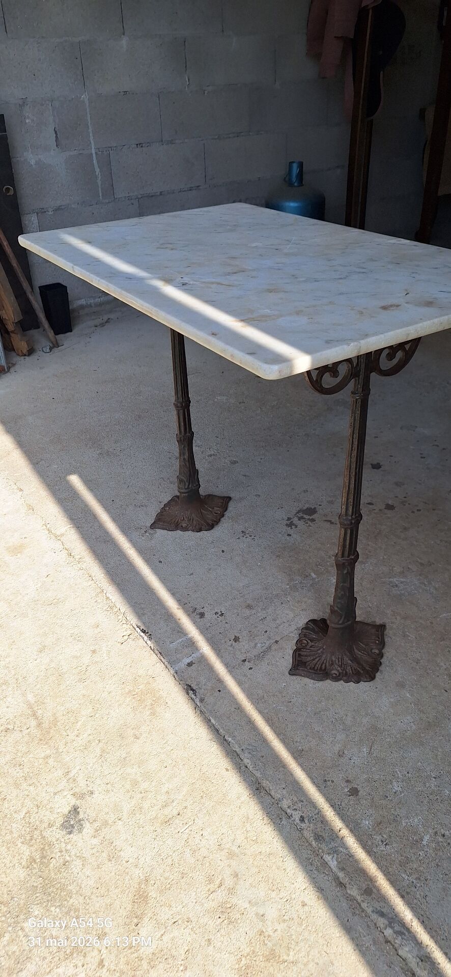 table bistrot marbre fonte