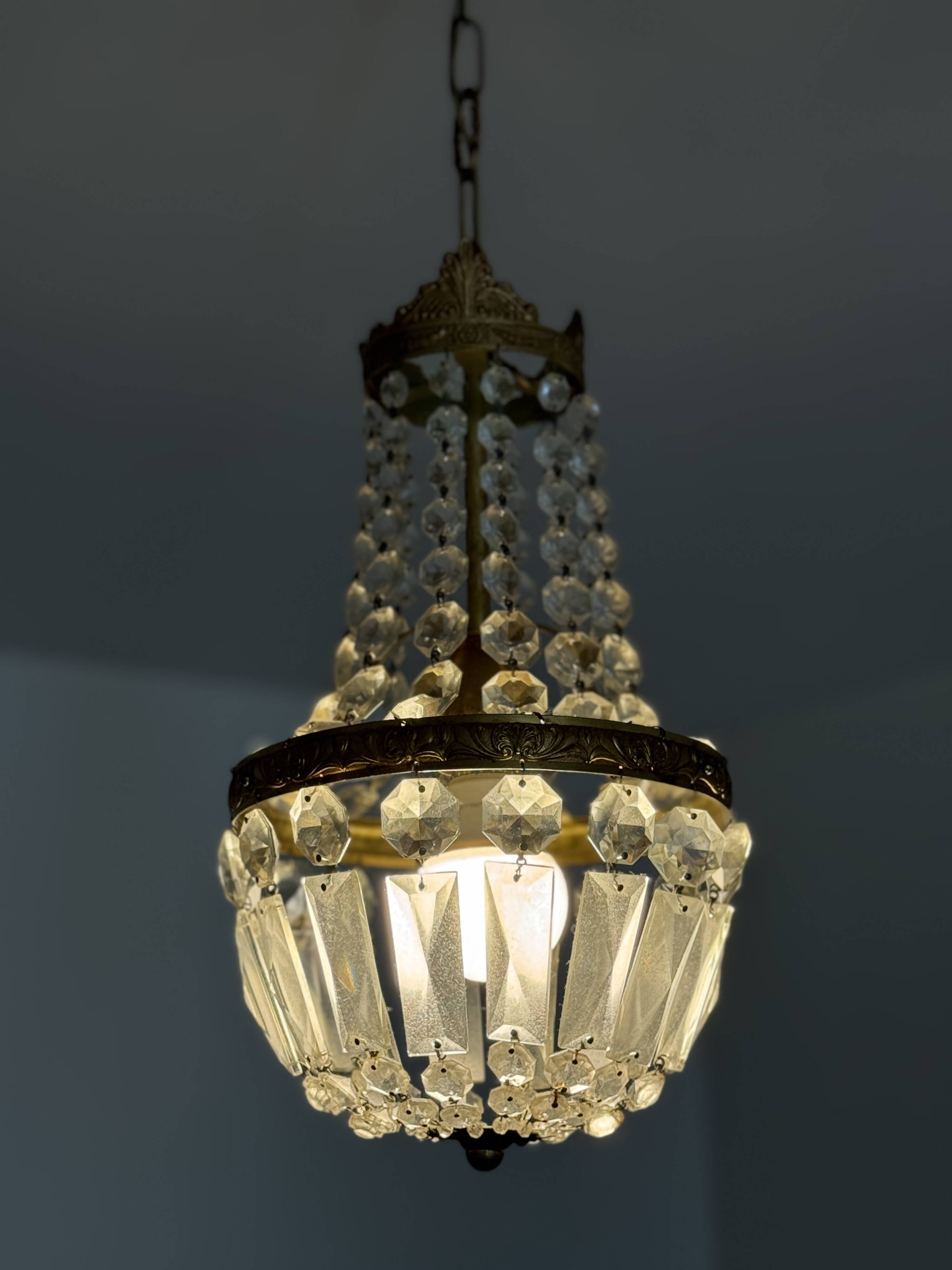 Lustre corbeille ancien en laiton et pampilles – Art déco années 1930