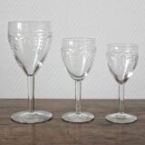 7 white wine glasses in crystal engraved with a vintage frieze