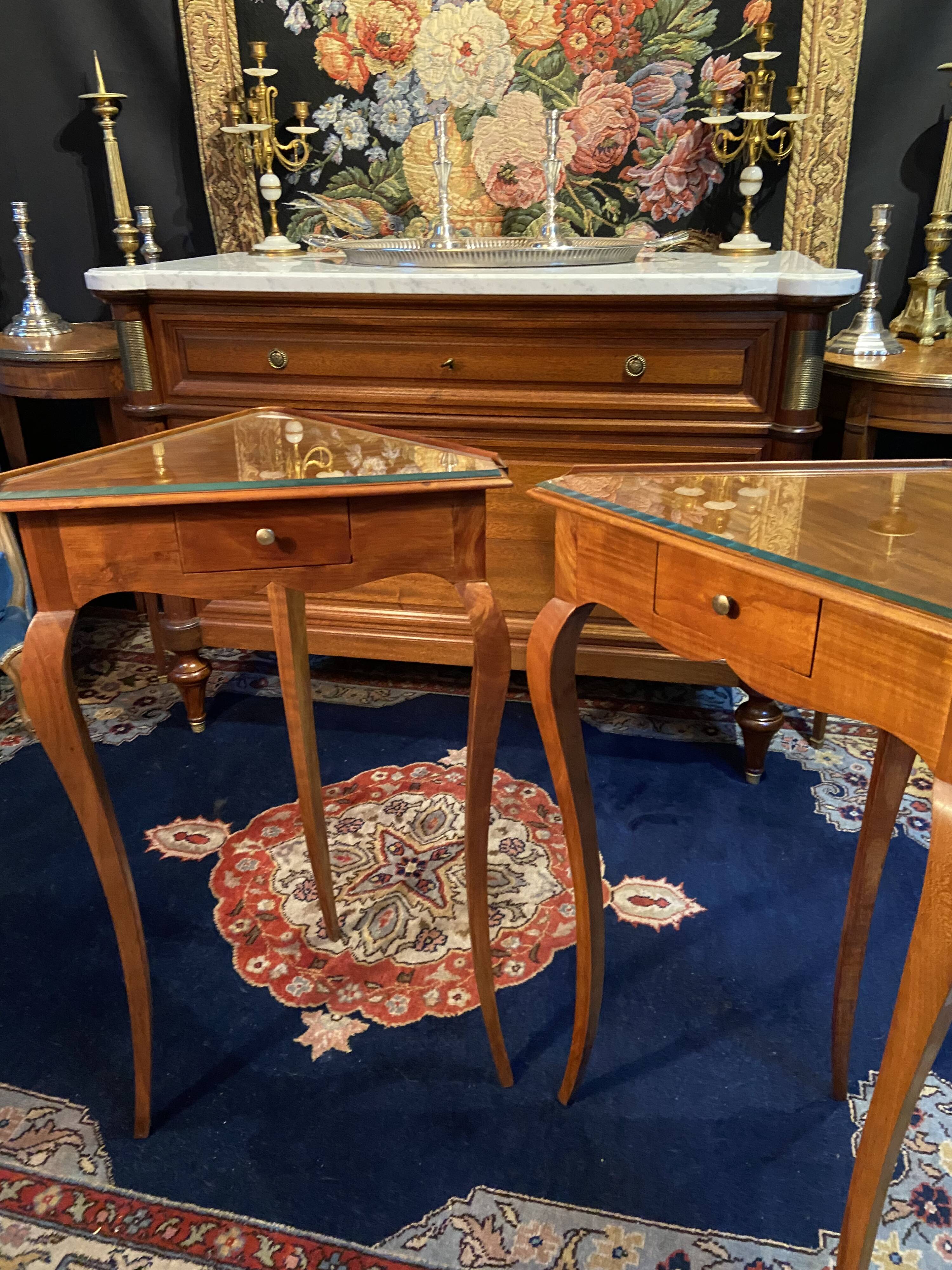 Pair of corner side tables in solid blond walnut Loui.