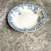 Round and hollow dish Boulenger & Cie in white and blue enamelled iron earth, "Wild rose" service