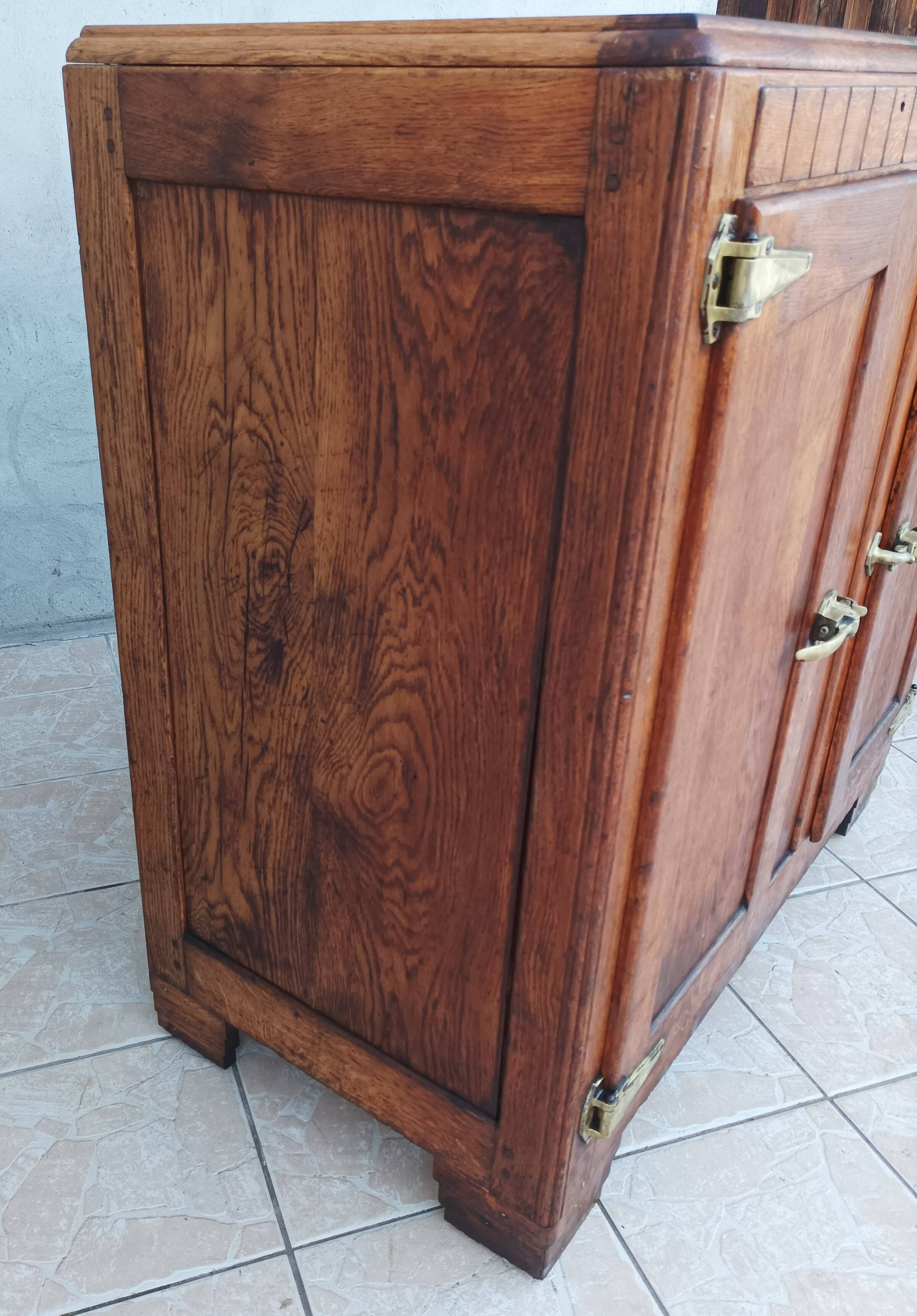 Butcher's buffet ice chest from the Art Deco period in oak