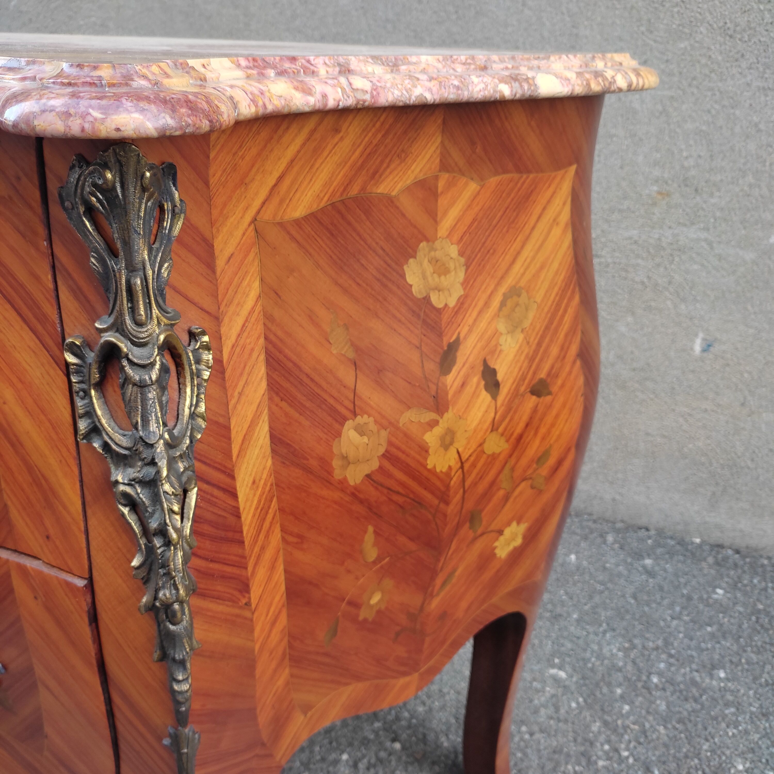 Louis XV chest of drawers in rosewood