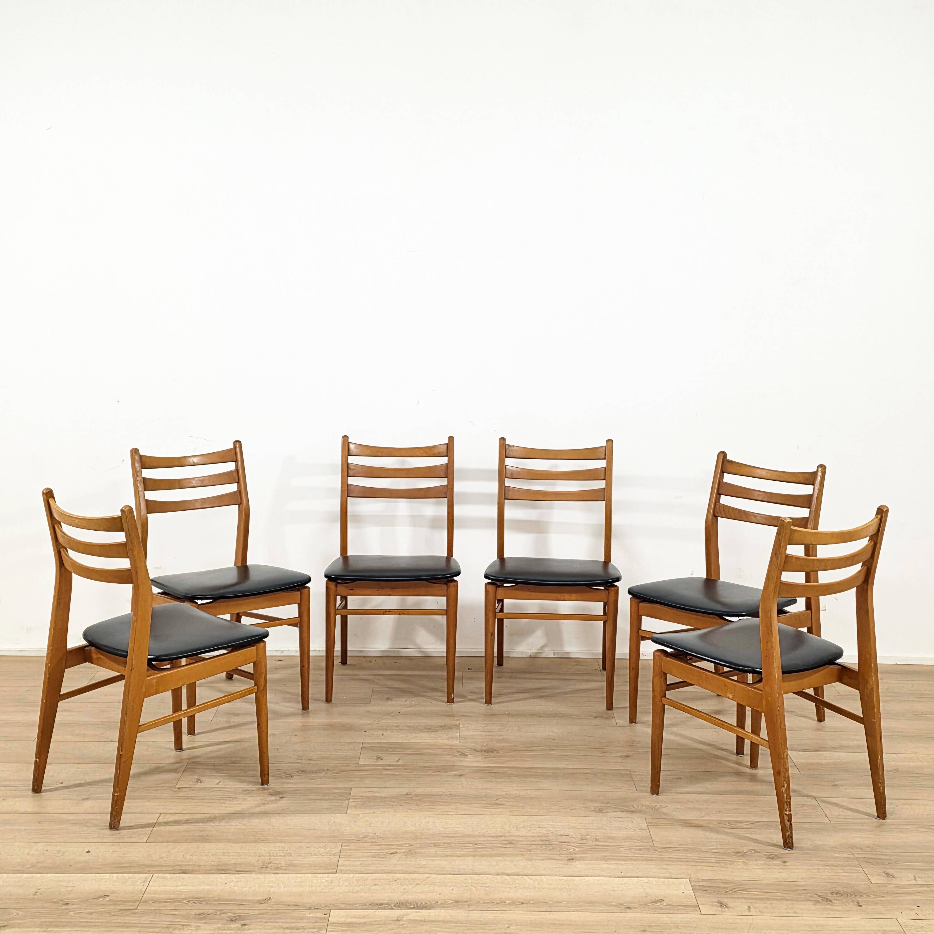 Scandinavian dining set, extendable table + six chairs - 197
