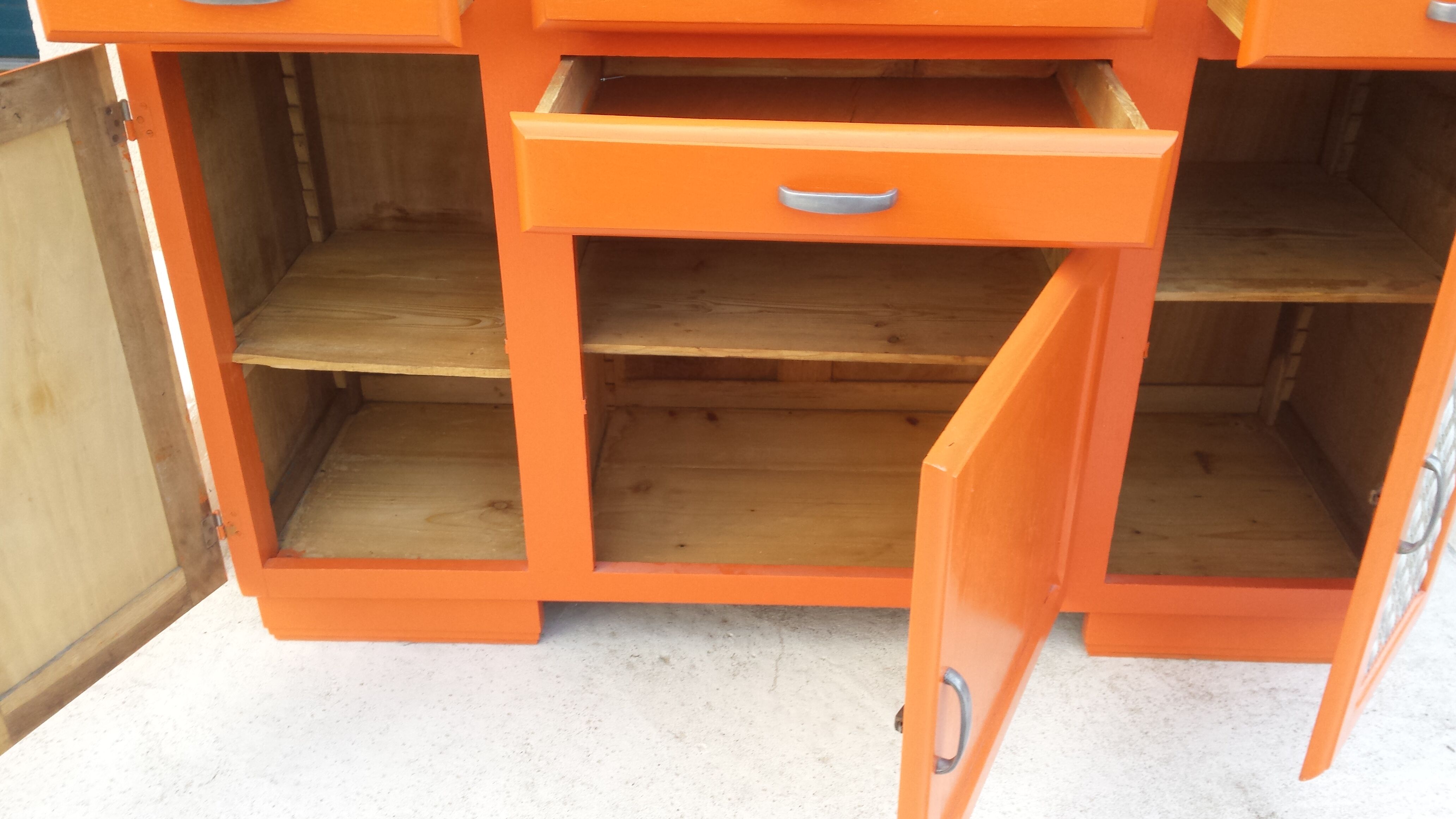 Buffet mado orange et inox