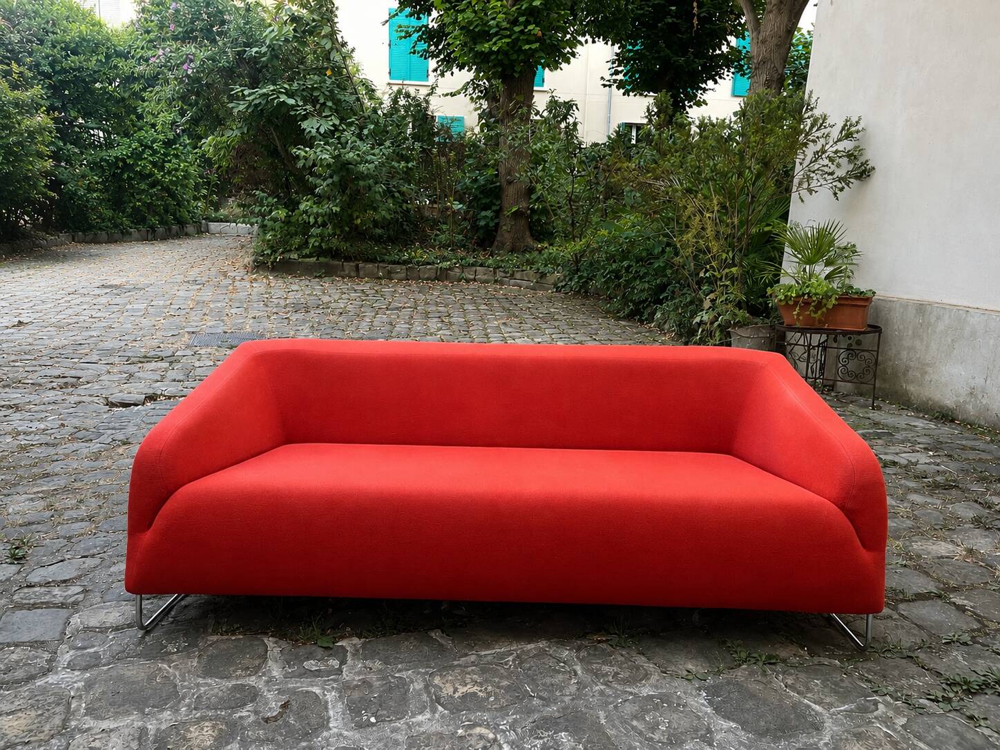 Artifort Diva 3-seater sofa, designed by Boonzaaijer & Spierenburg.