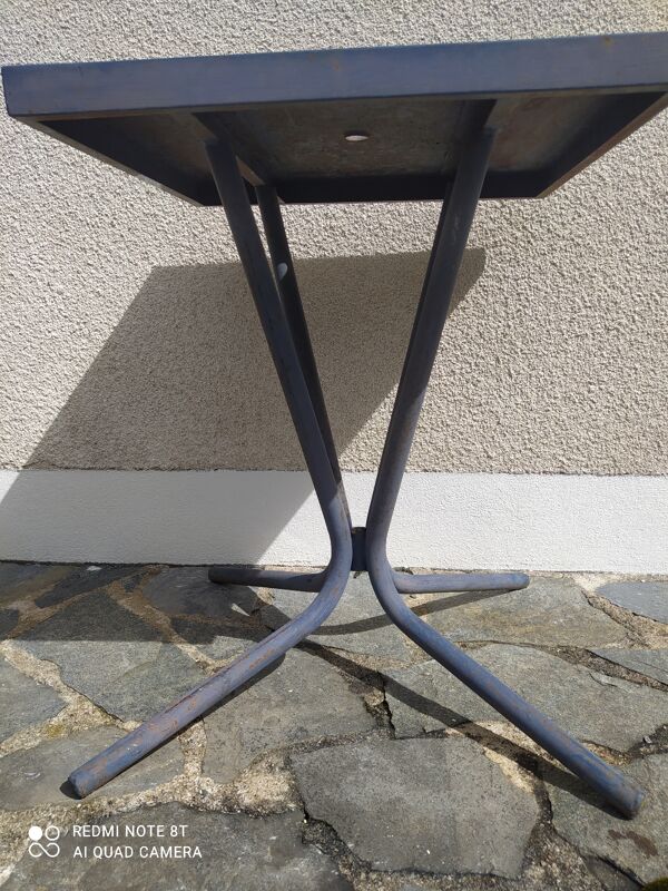 Table guéridon Tolix bleu