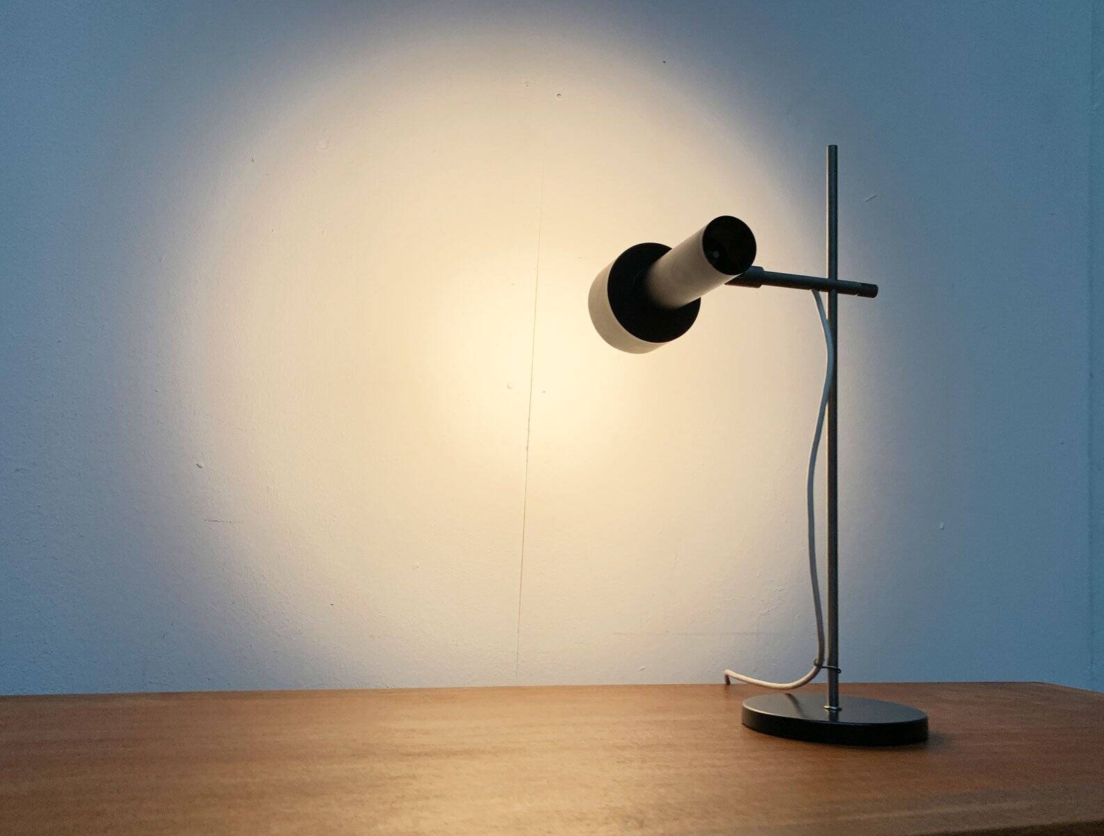 Mid-century minimalist table lamp by Beisl, 1960s.
