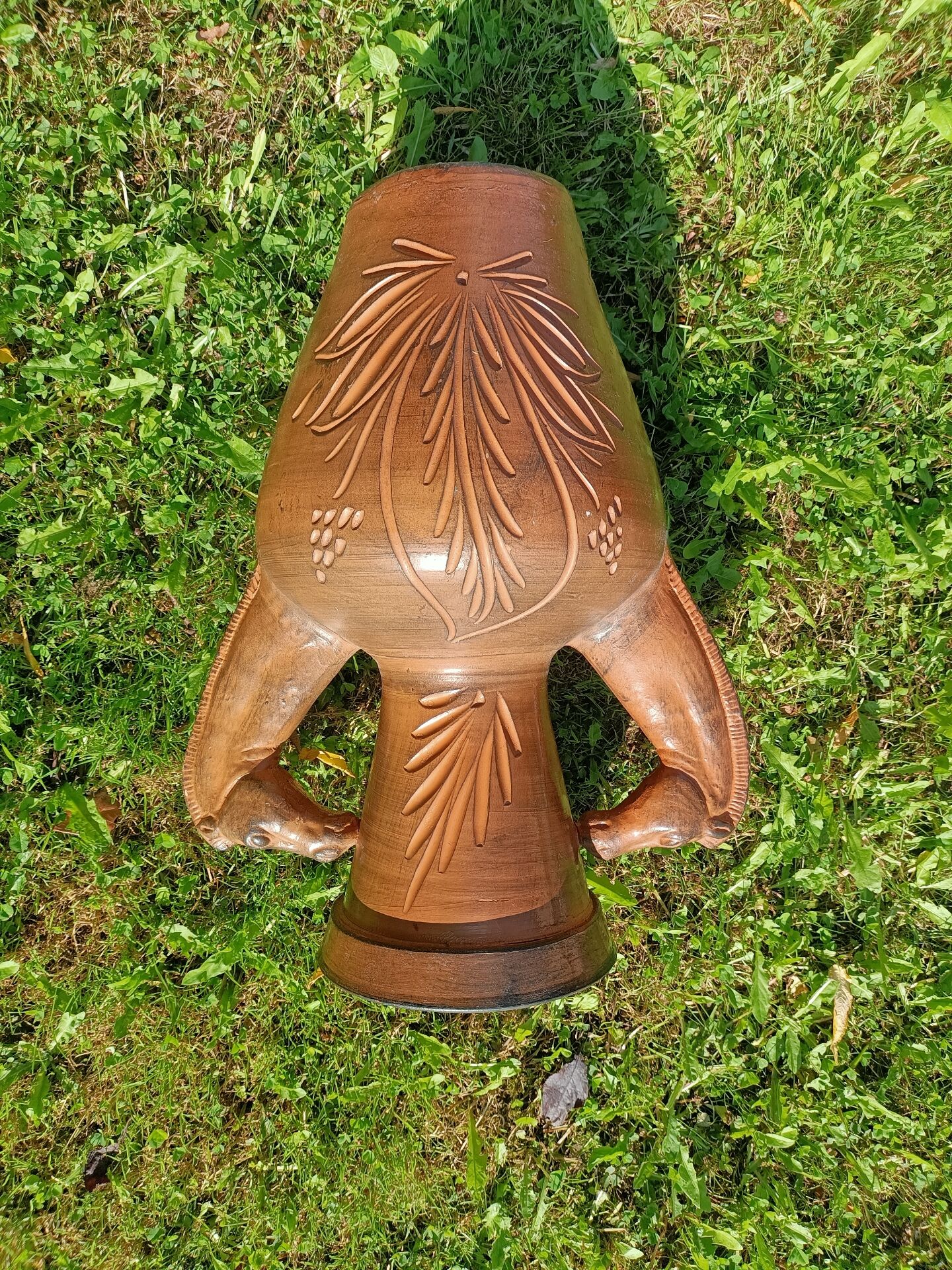 Large vase/jar Horses