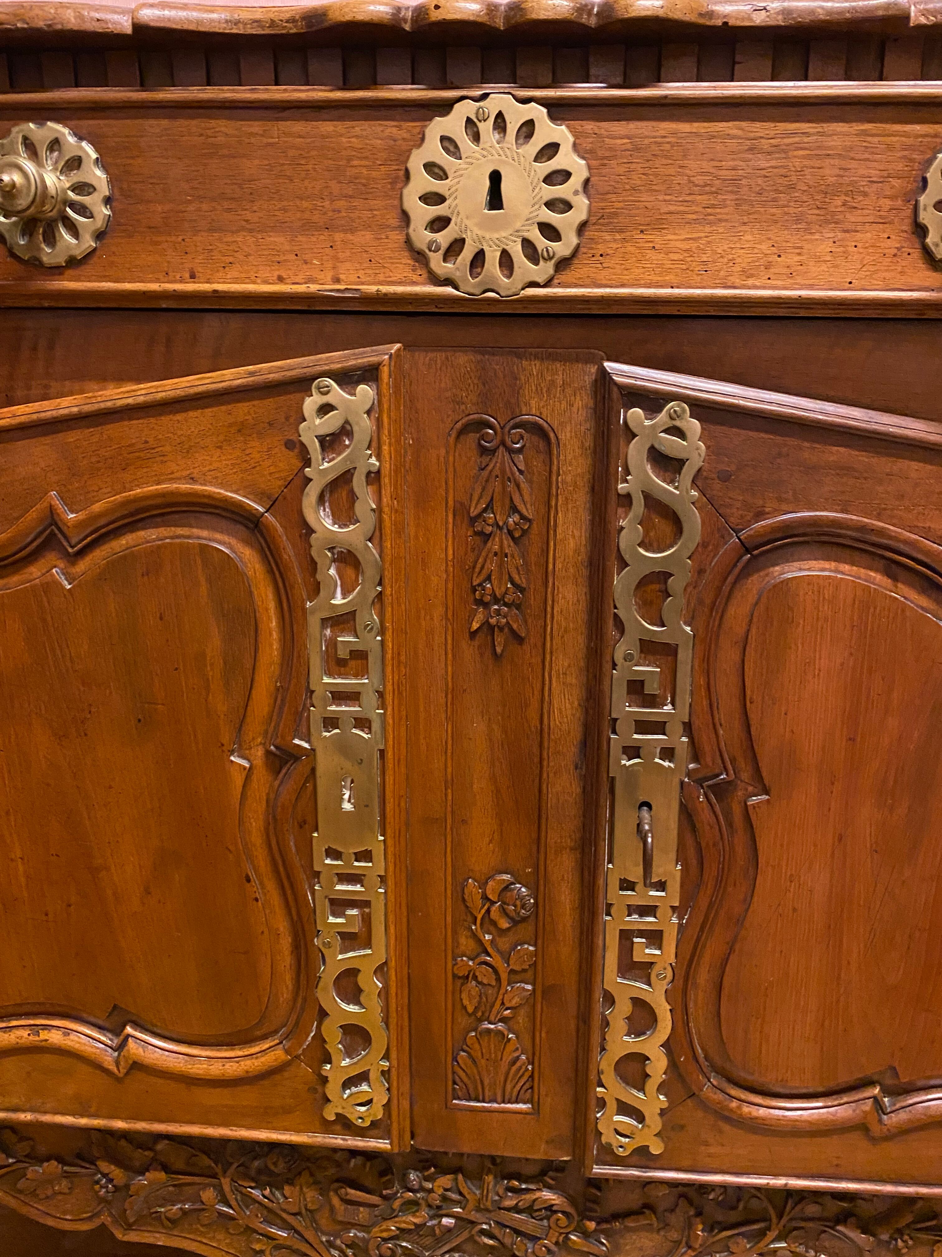Buffet provençale en noyer XVIII siècle