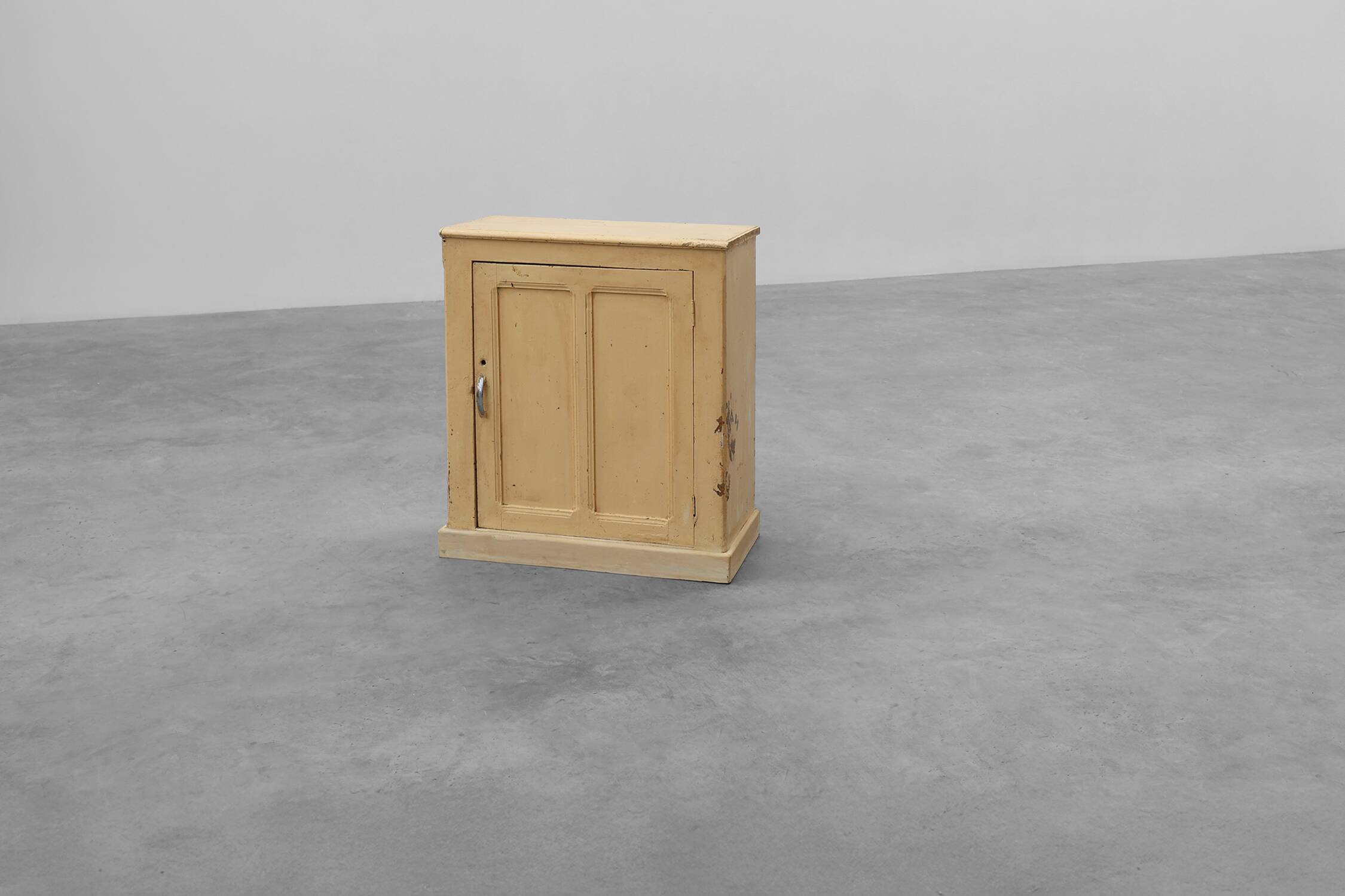 Meuble en pin du XIXe siècle provenant de Provence.