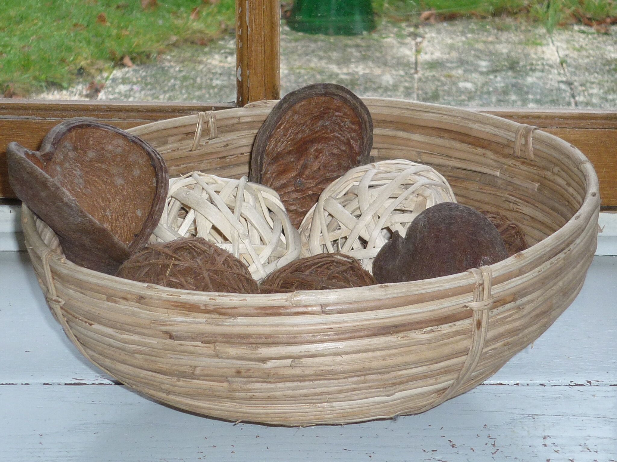 Bauhaus rattan basket from 1960