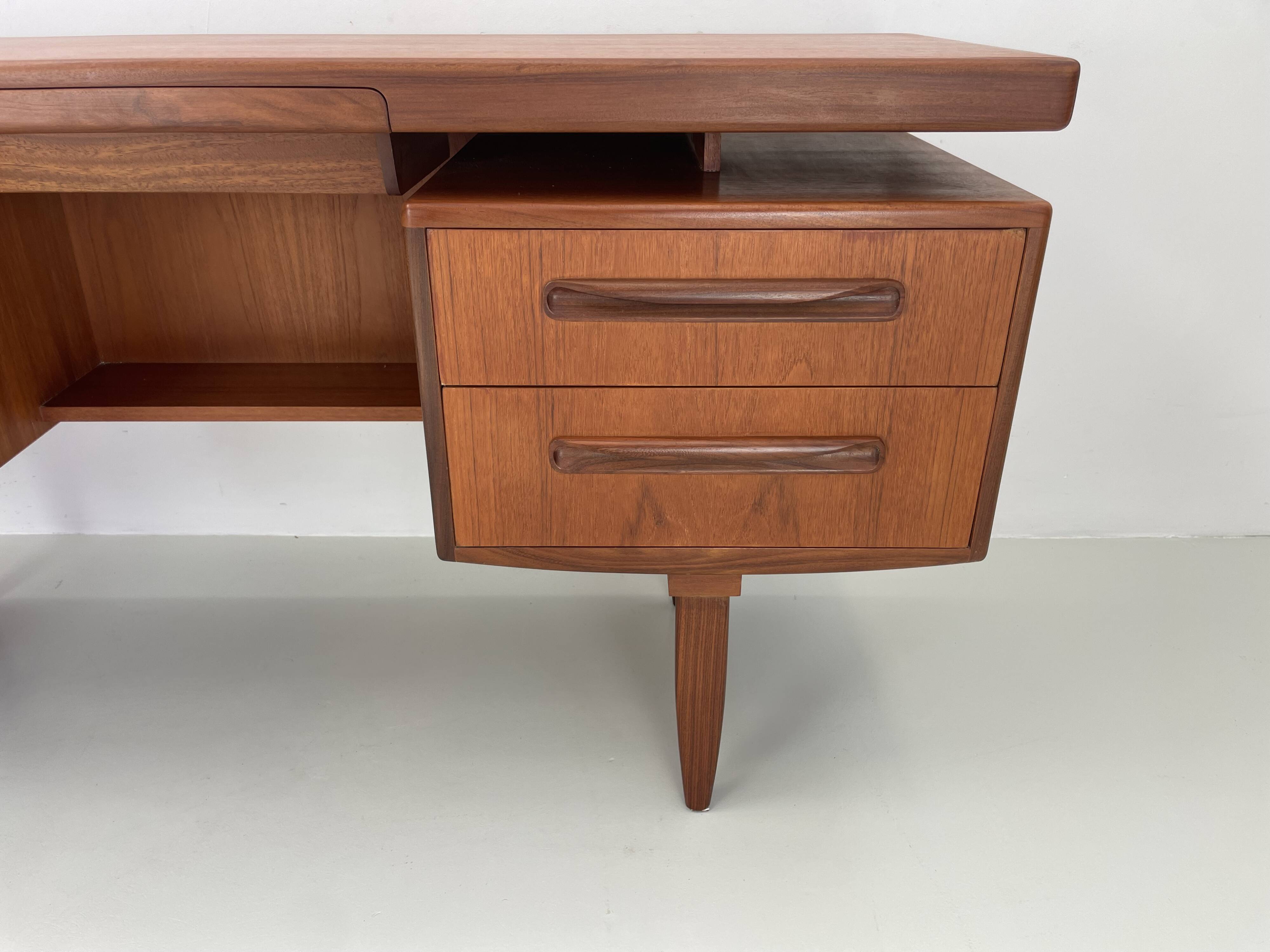 Vintage desk by V.Wilkins for G-Plan, 1960s