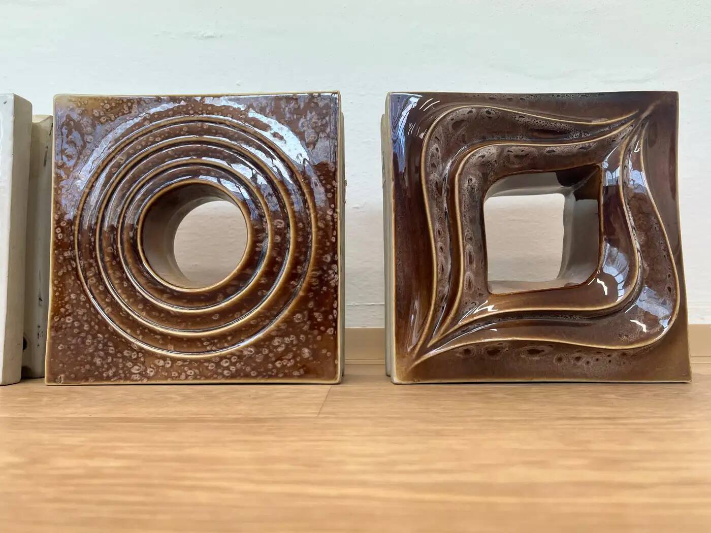 Carreaux en céramique au design unique / Tchécoslovaquie, années 1960, jamais utilisés, 23 pièces