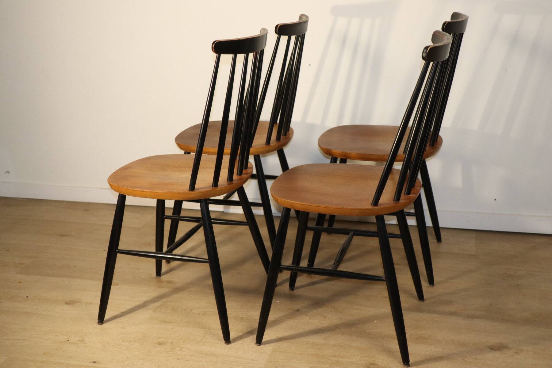 Set of 4 vintage wooden chairs, 1960.