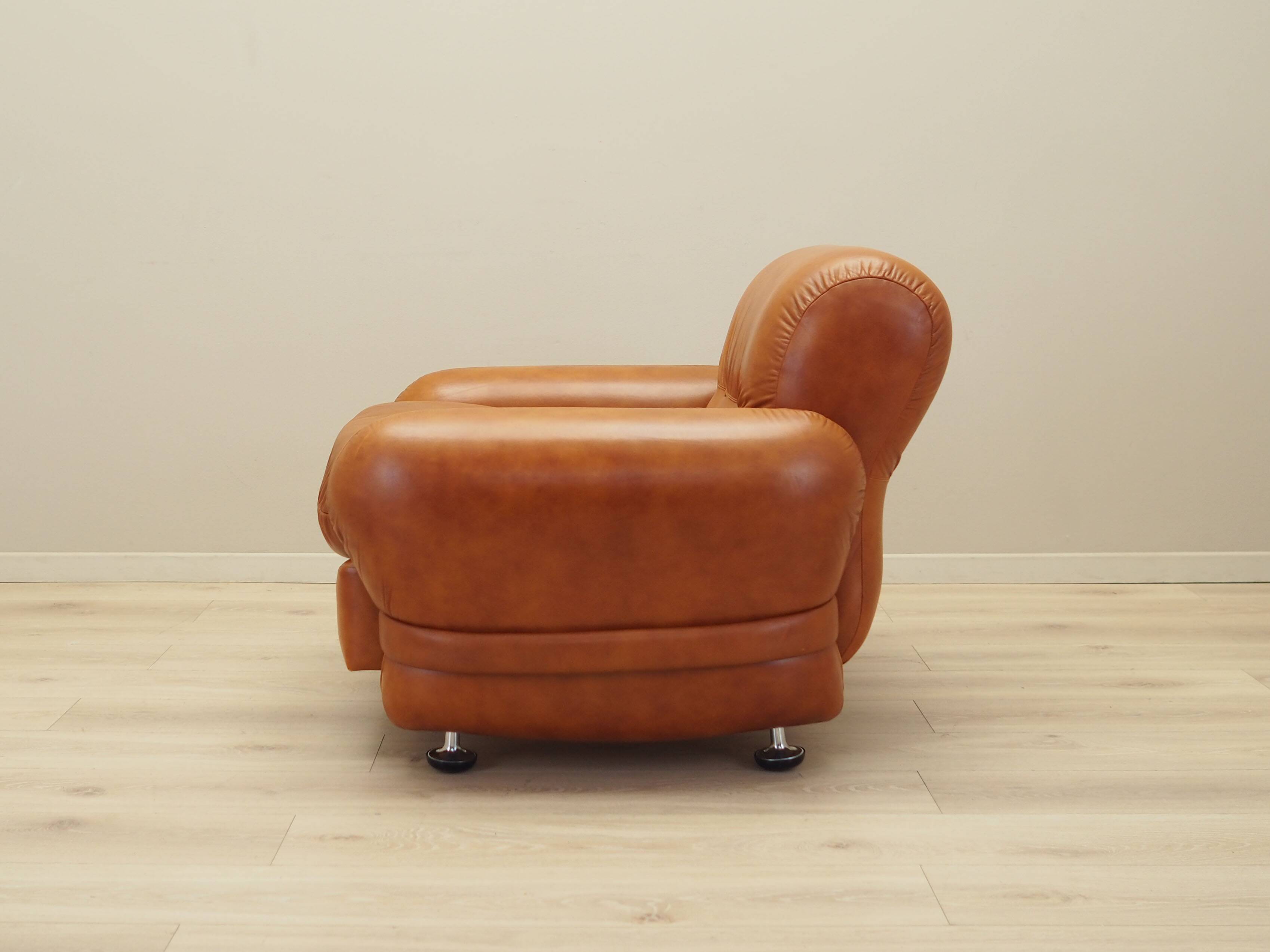 Leather armchair, Italian design, 1970s, production: Italy