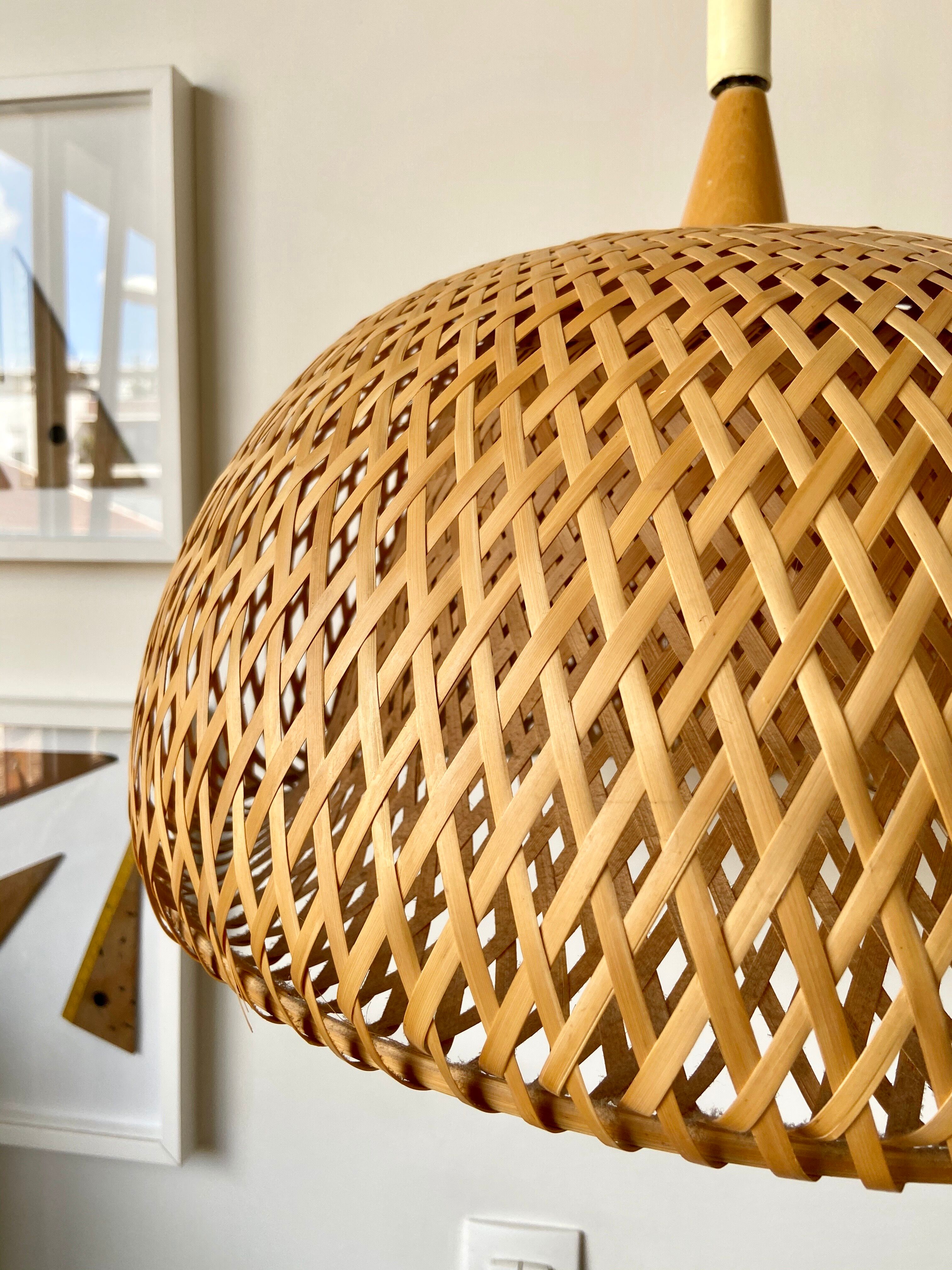 Telescopic wicker hanging lamp