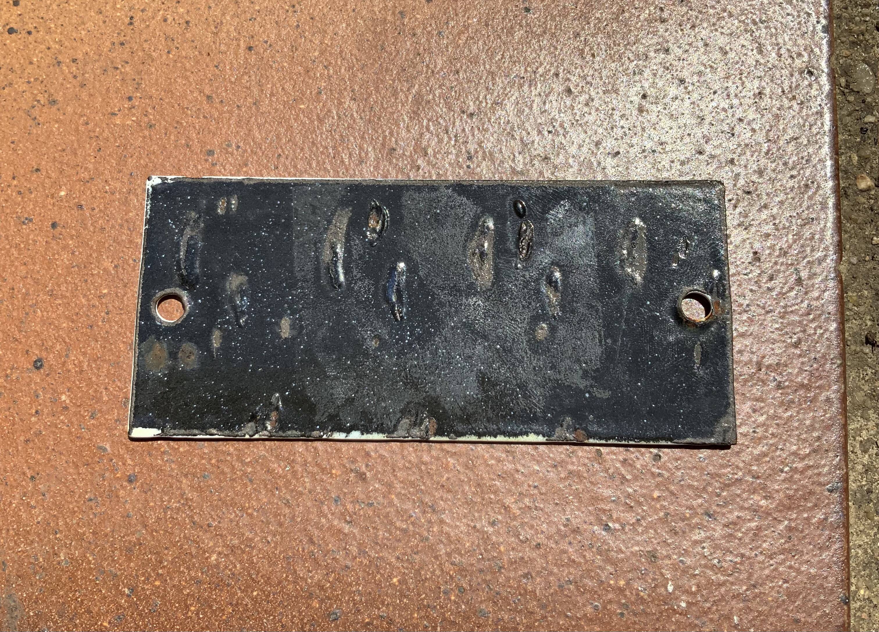 Plate old enamelled sheet metal plug white and red small format