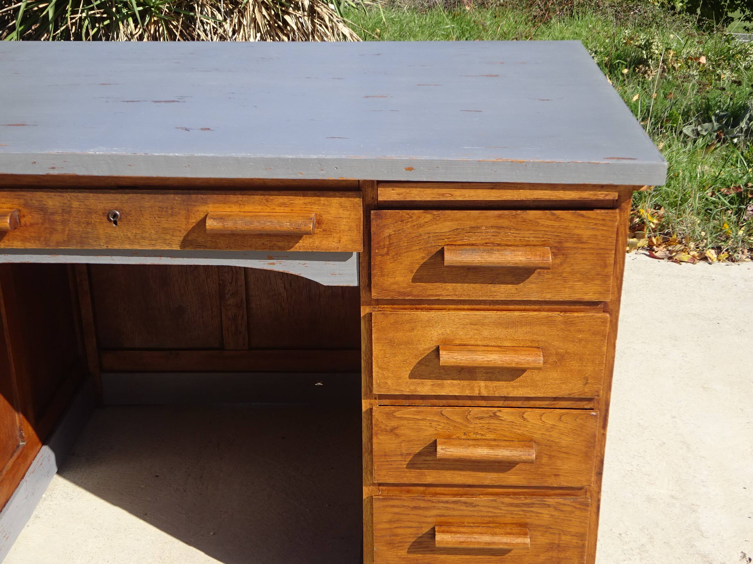 American desk, 9 drawers