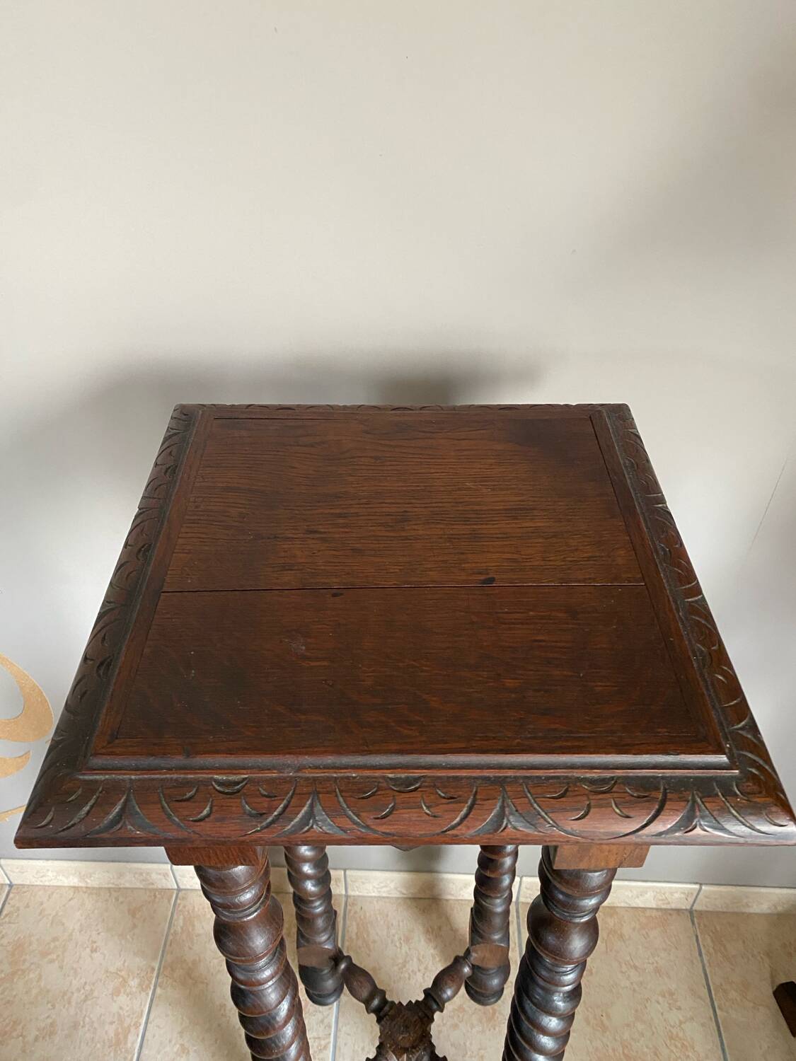 Louis XIII style pedestal table