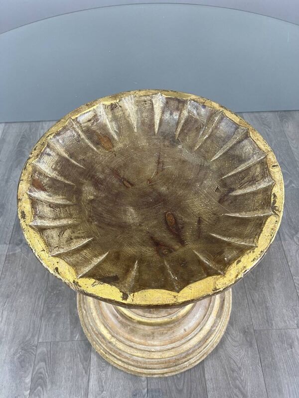 Table sur pied central en bois sculpté, XXe siècle