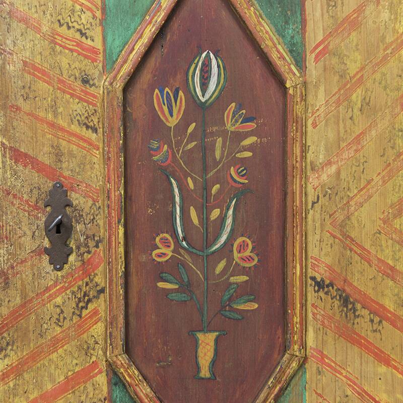 Armoire de mariée peinte d'art populaire